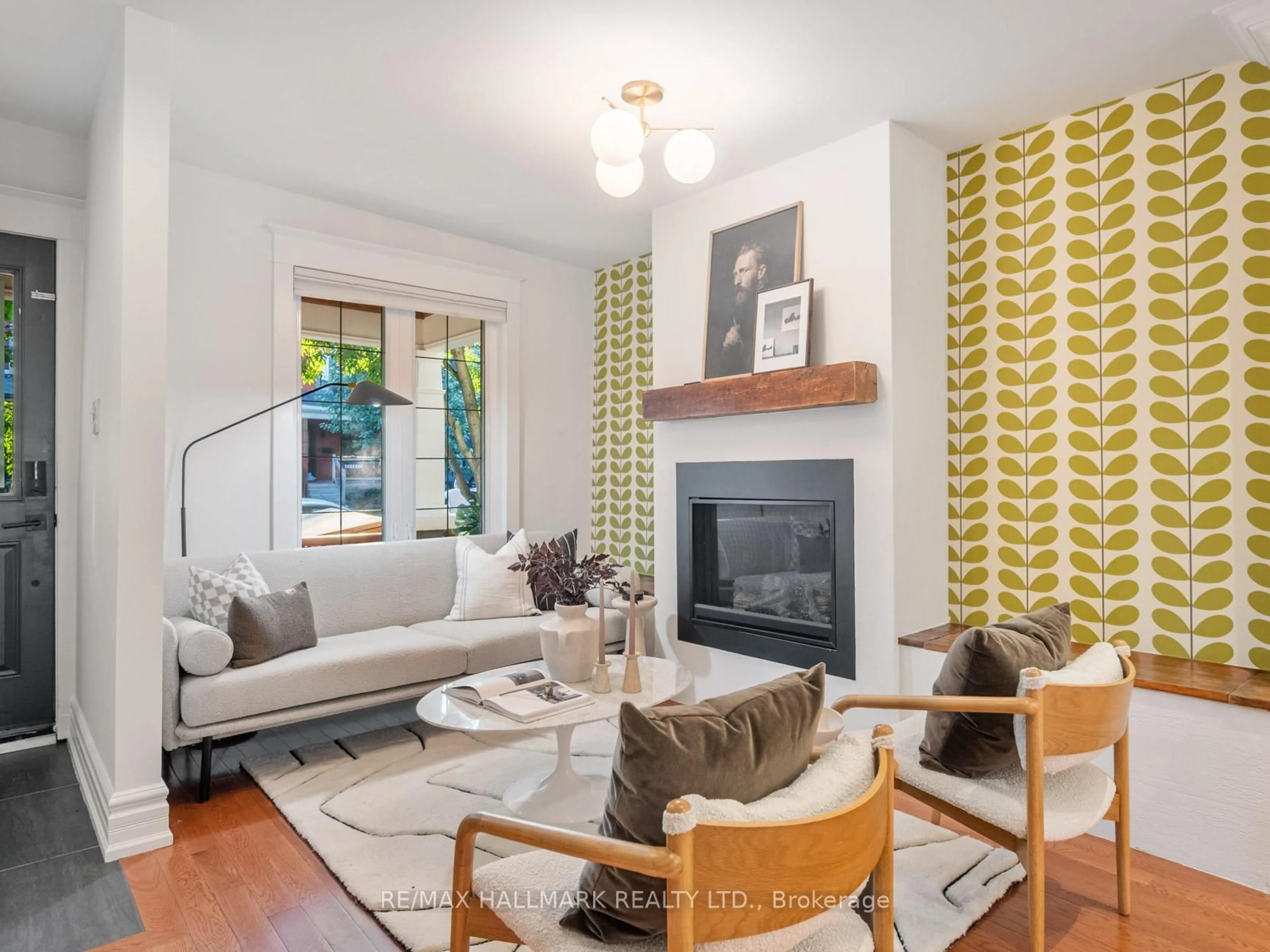 Living room with furniture, unknown for 31 Seymour Ave, Toronto Ontario M4J 3T3