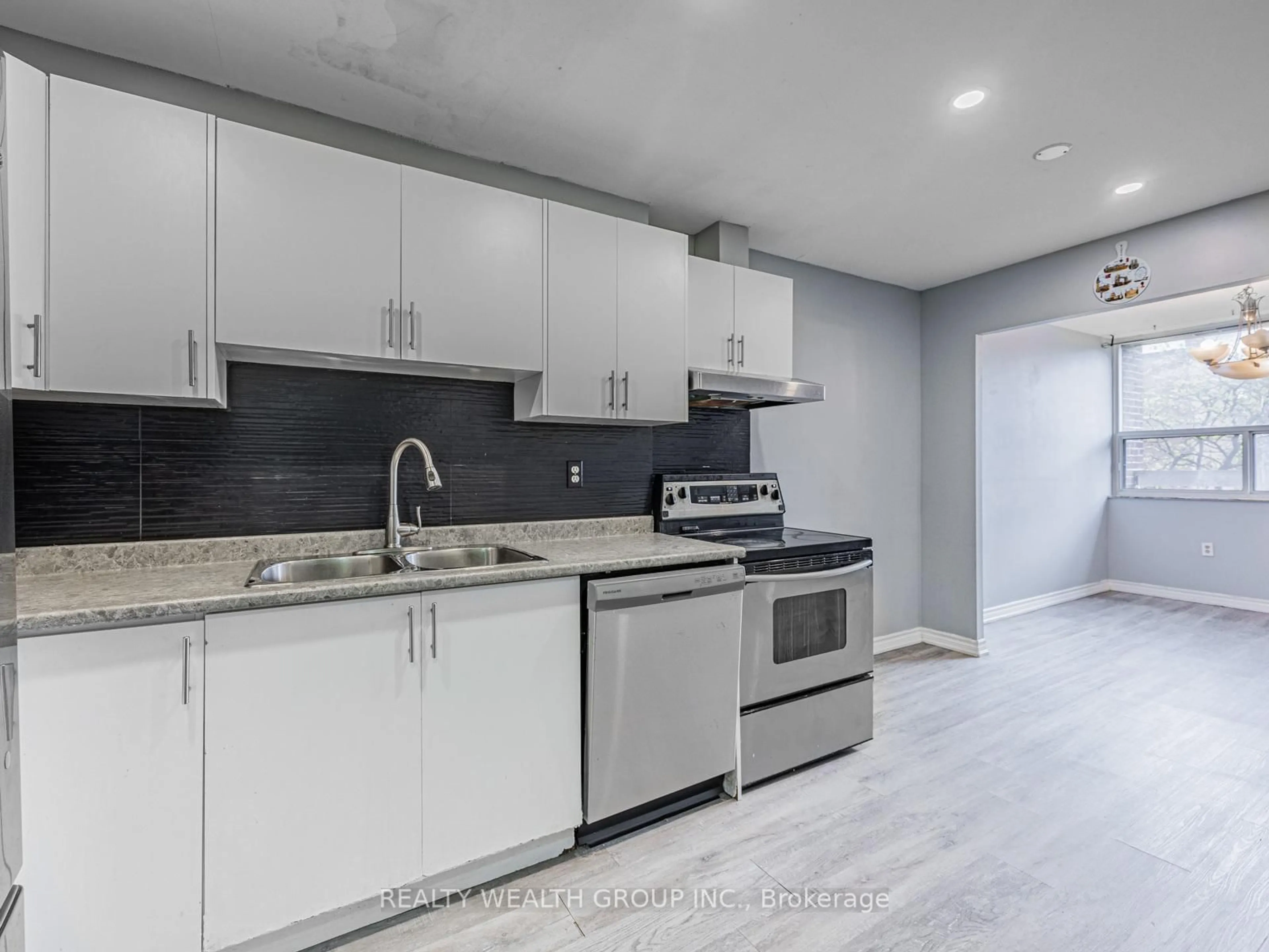Unknown for 4062 Lawrence Ave #306, Toronto Ontario M1E 4V5