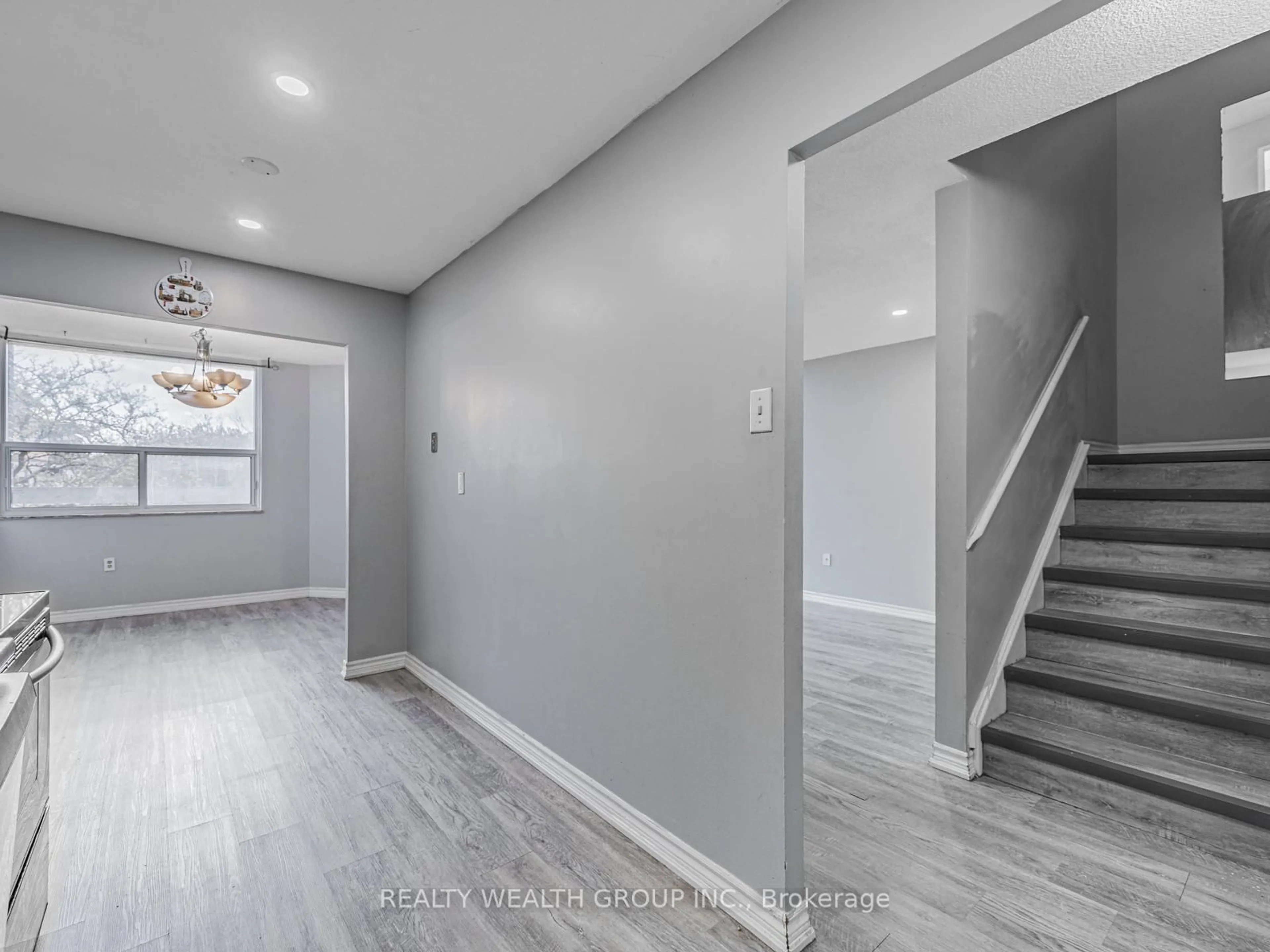 Indoor entryway for 4062 Lawrence Ave #306, Toronto Ontario M1E 4V5