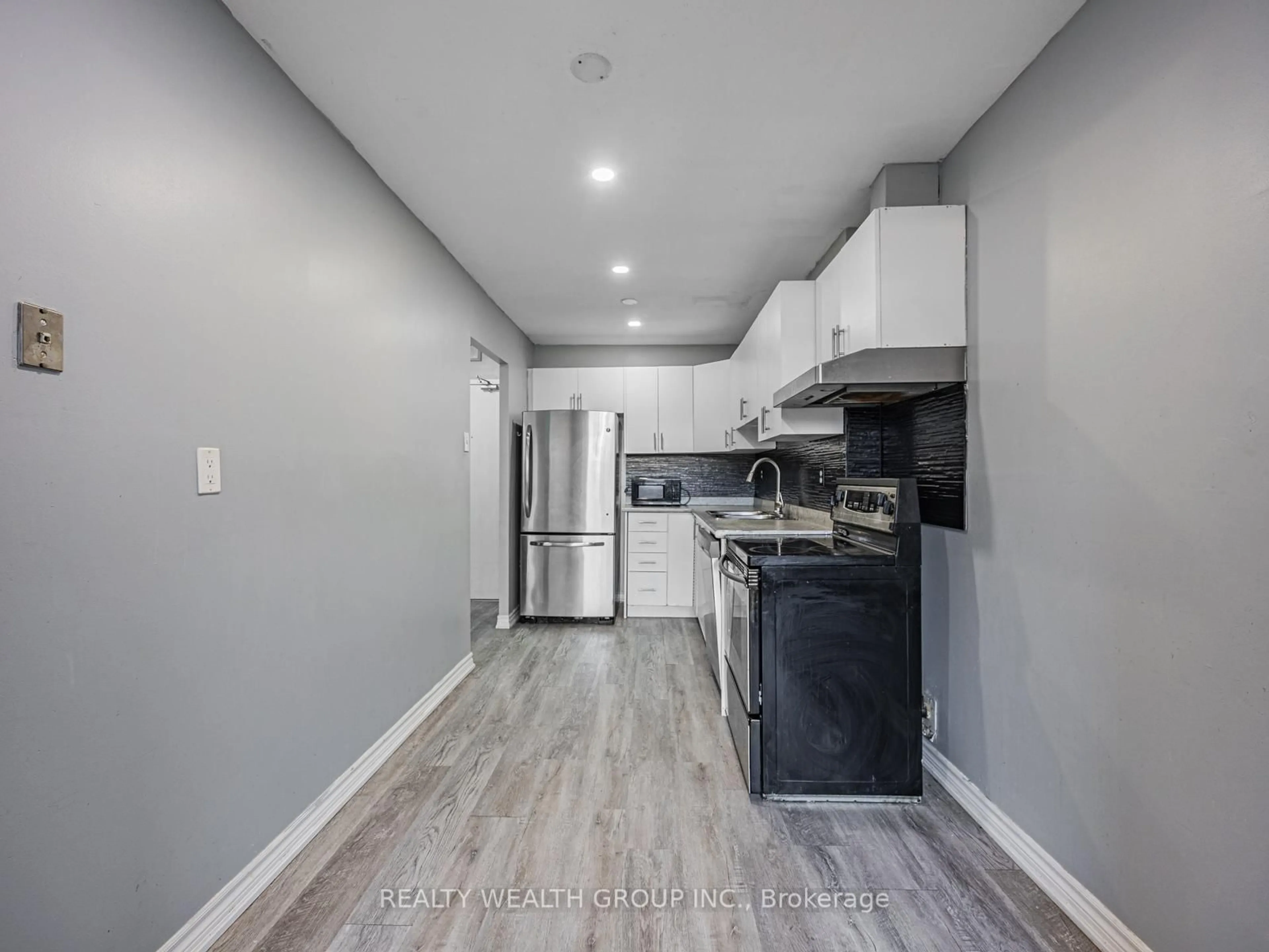 Standard kitchen, unknown for 4062 Lawrence Ave #306, Toronto Ontario M1E 4V5
