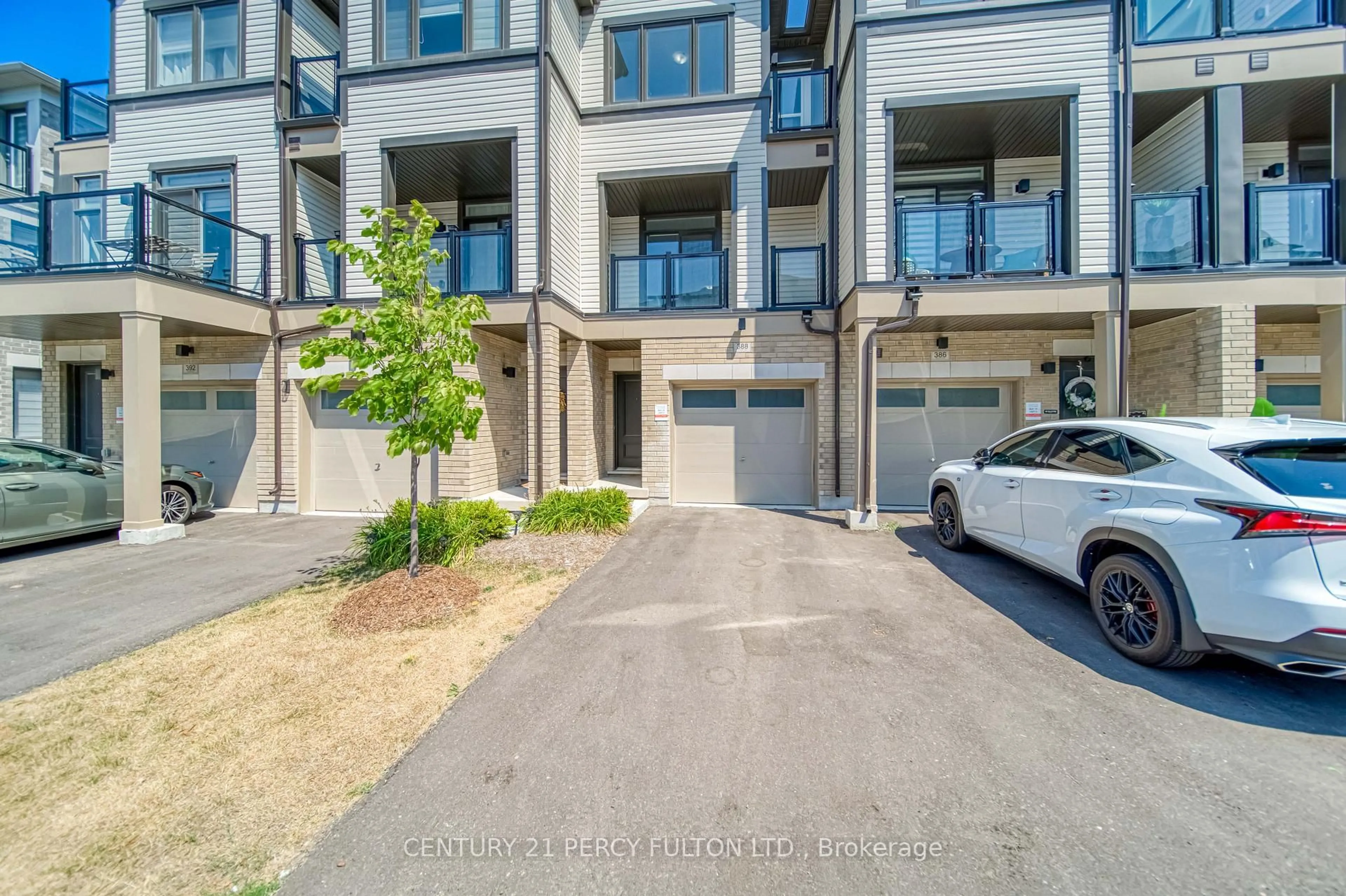 A pic from outside/outdoor area/front of a property/back of a property/a pic from drone, street for 388 Okanagan Path, Oshawa Ontario L1H 0B1