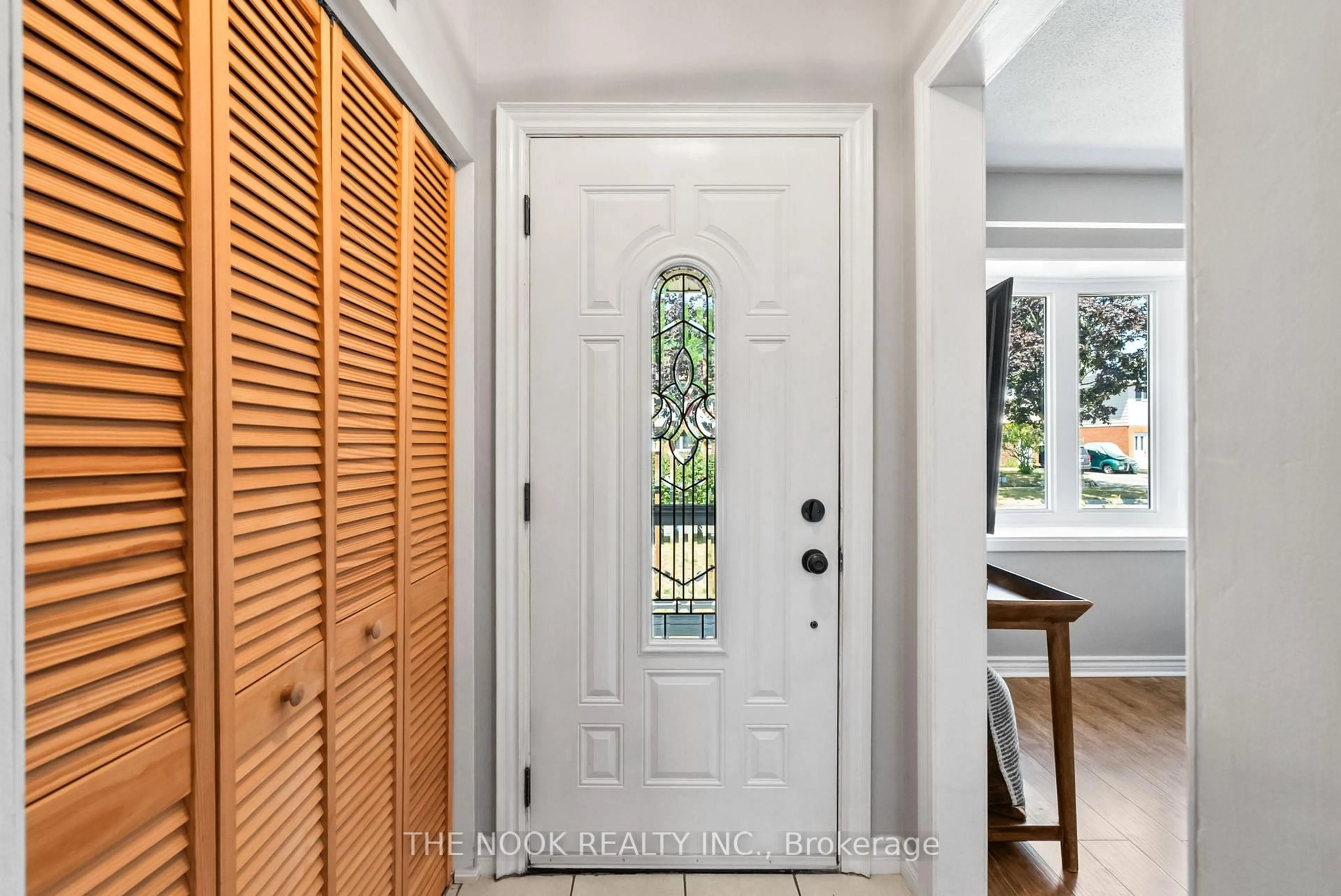 Indoor entryway for 248 Kinmount Cres, Oshawa Ontario L1J 3T7