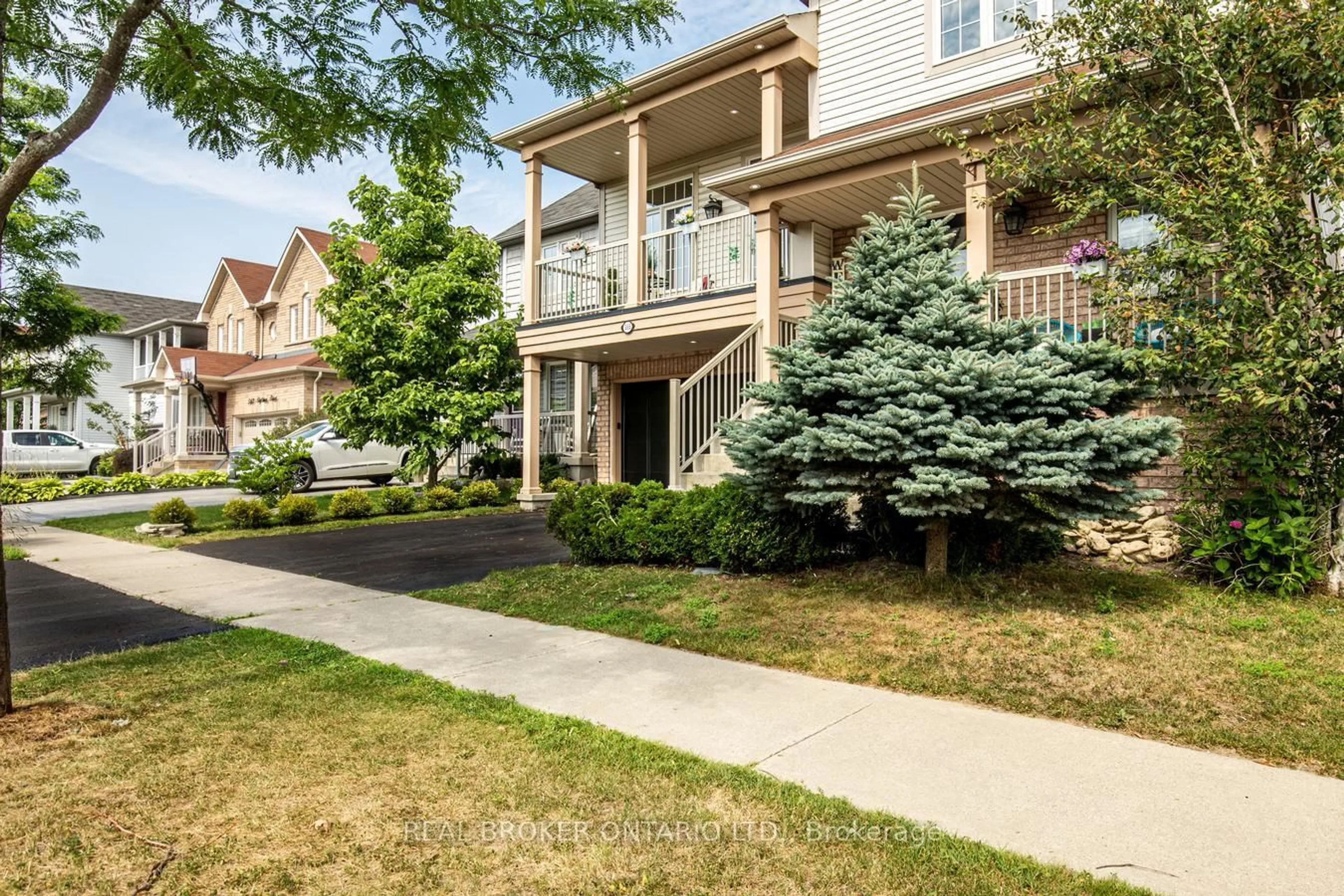 Patio, street for 555 Shaftsbury St, Oshawa Ontario L1K 2V8