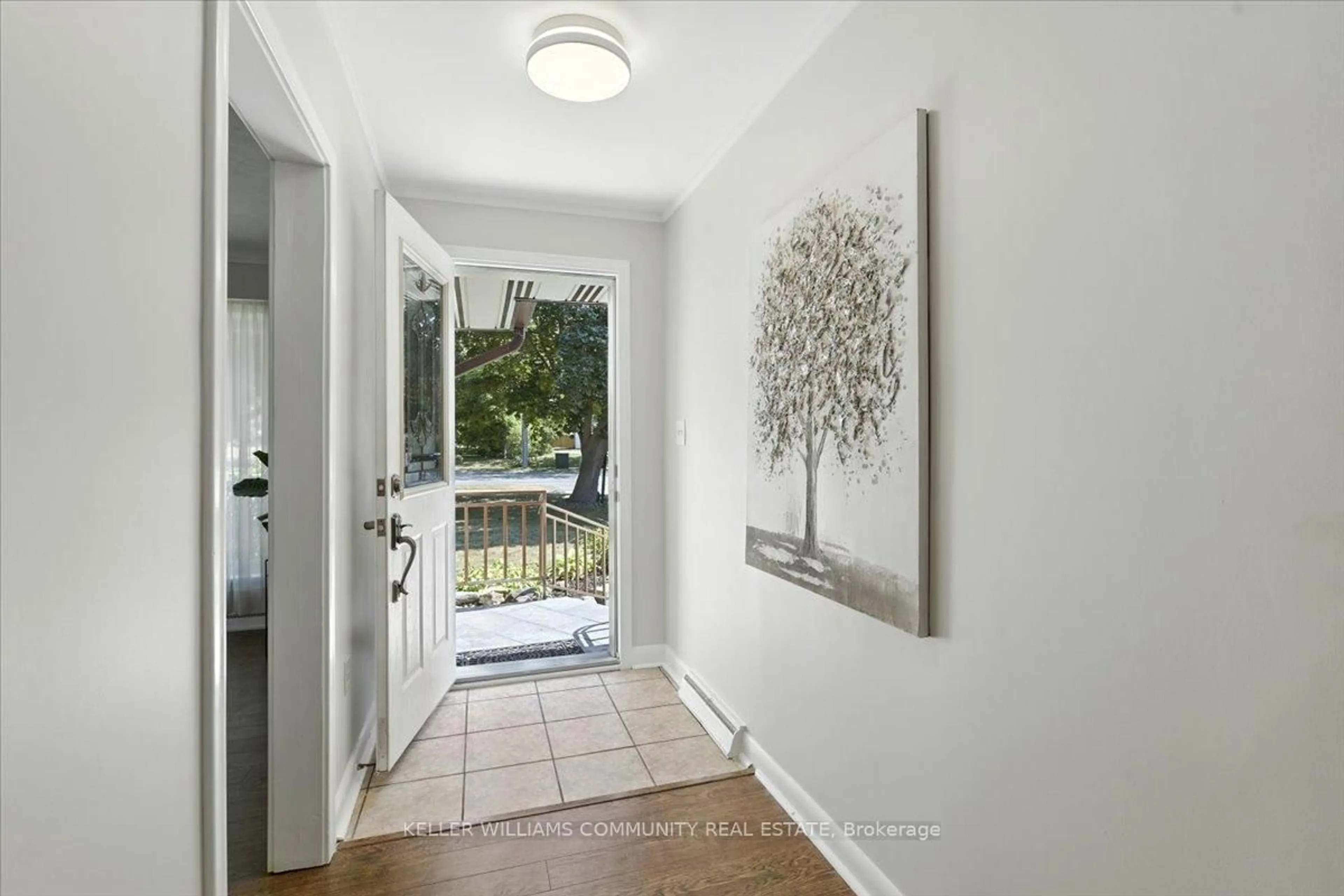 Indoor entryway for 110 Scugog St, Clarington Ontario L1C 3J5