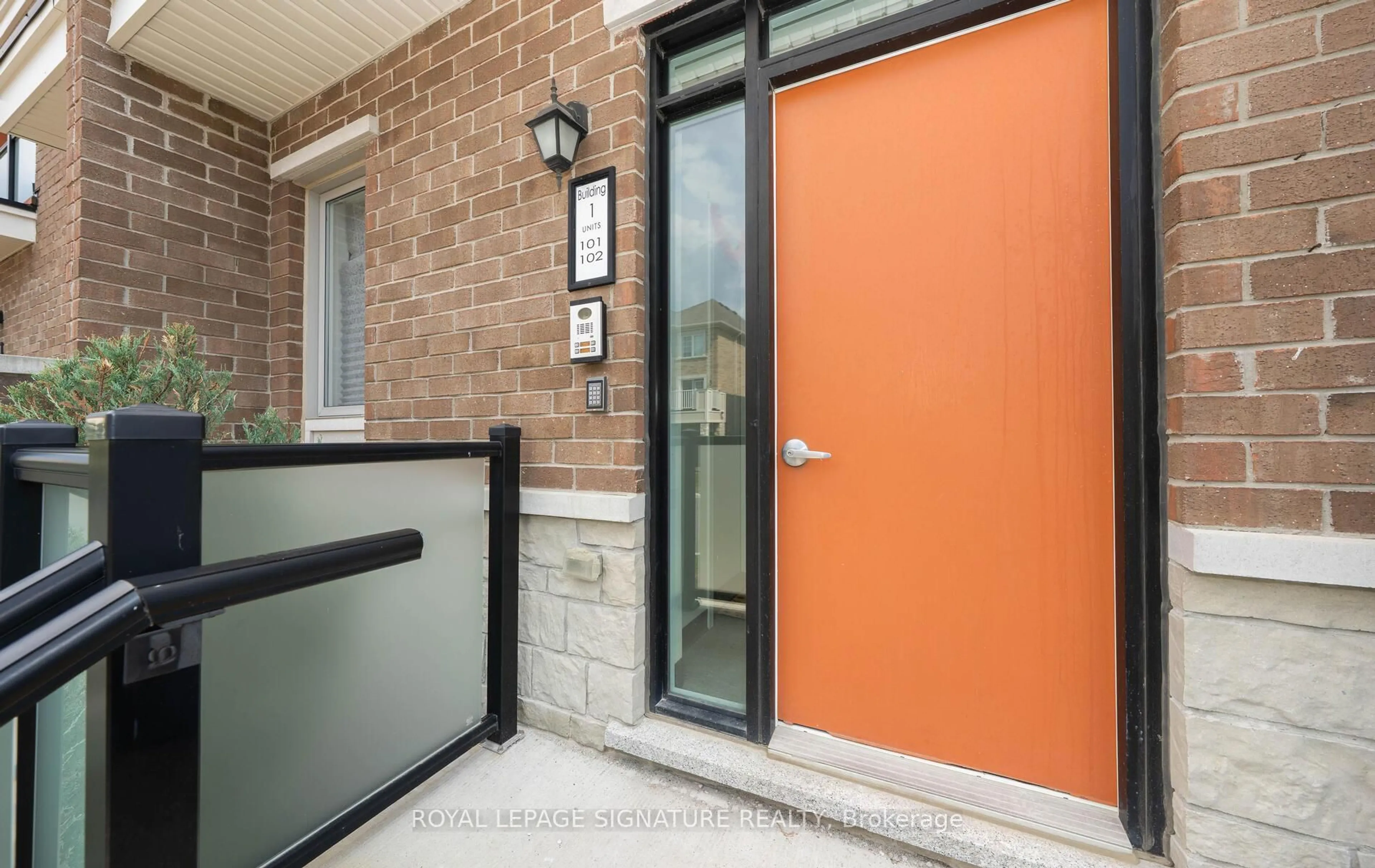 Indoor entryway for 1148 Dragonfly Ave #101, Pickering Ontario L1X 0H5