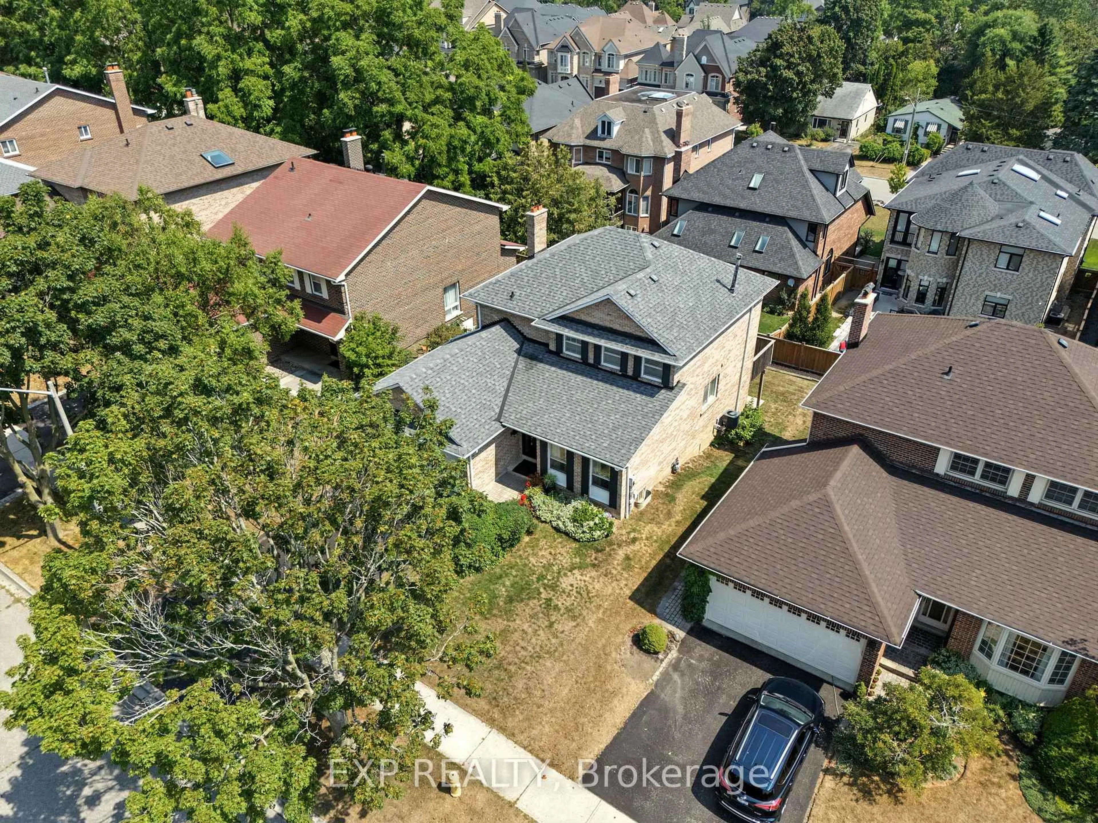 A pic from outside/outdoor area/front of a property/back of a property/a pic from drone, street for 503 Broadgreen St, Pickering Ontario L1W 3H6