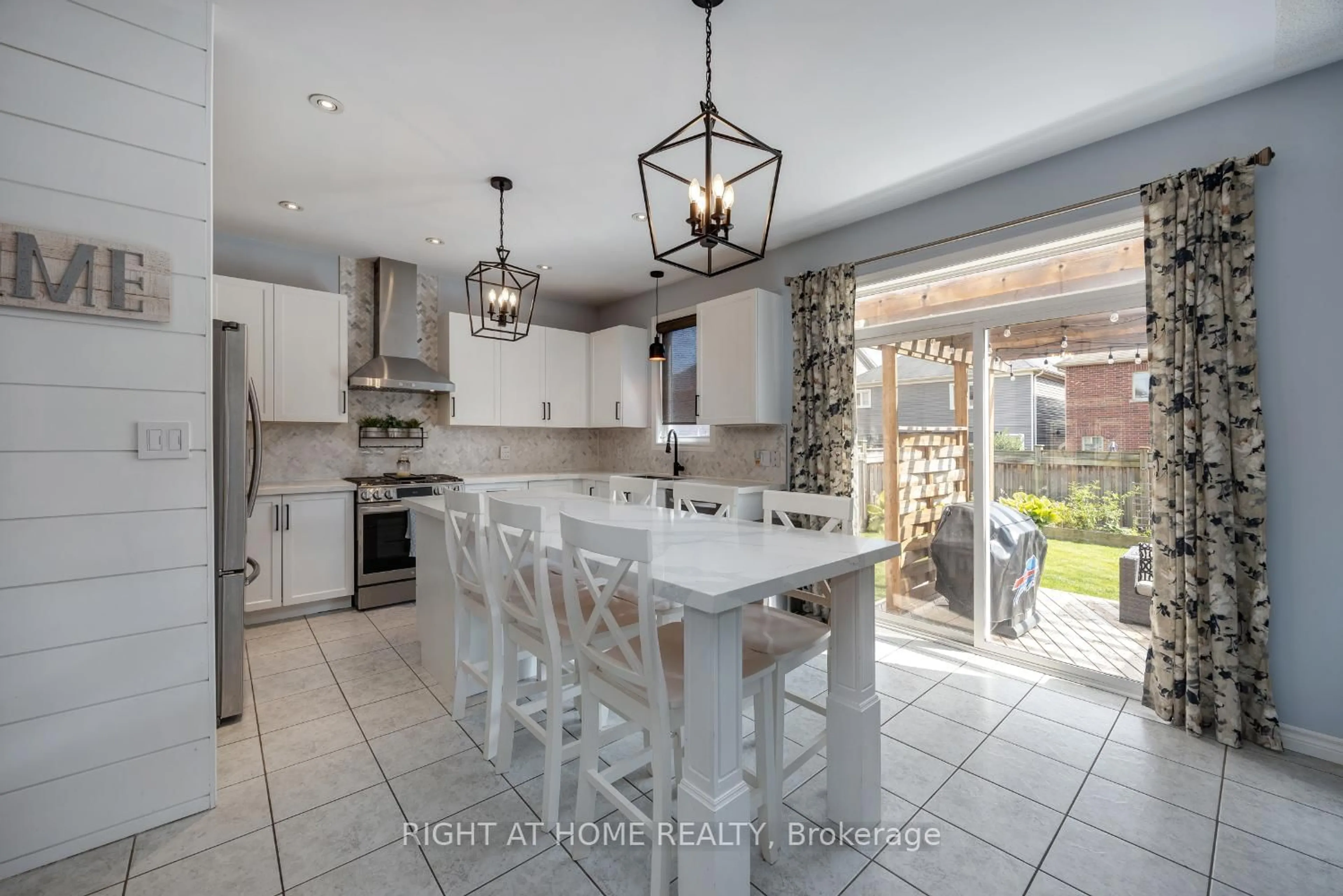 Open concept kitchen, ceramic/tile floor for 206 Ted Miller Cres, Clarington Ontario L1C 0L6
