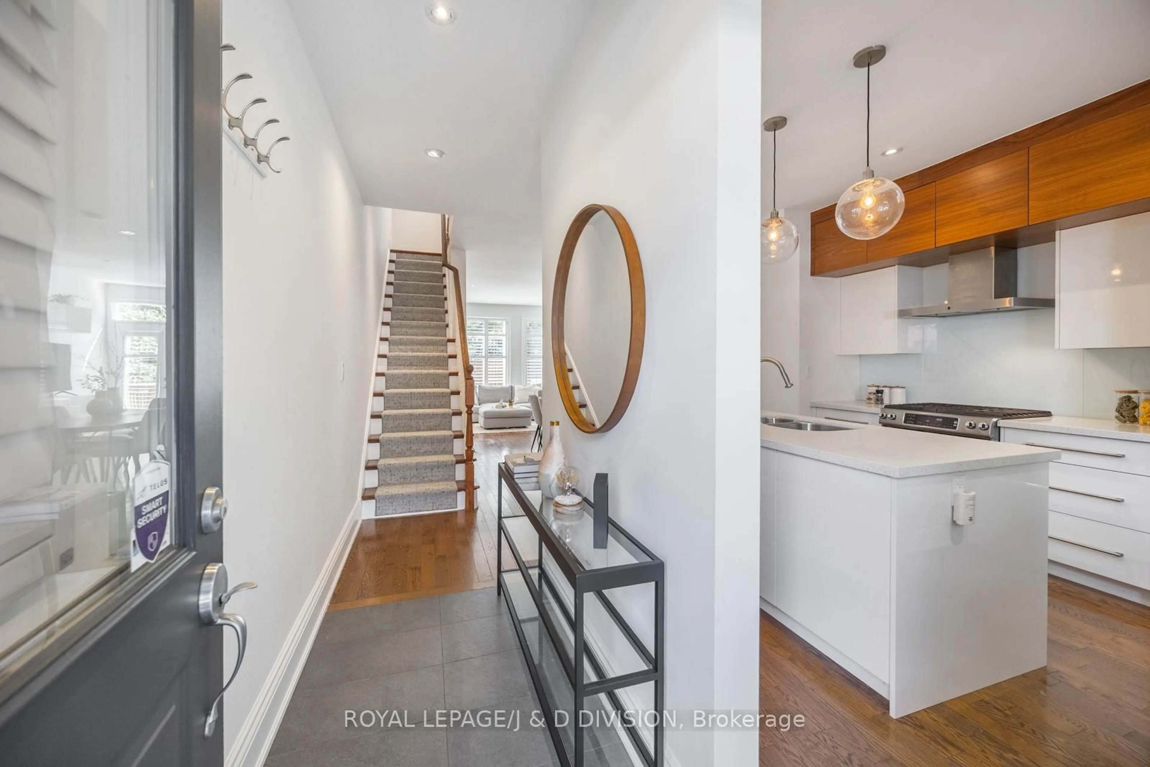 Indoor entryway for 33 Clark St, Toronto Ontario M4M 1M5