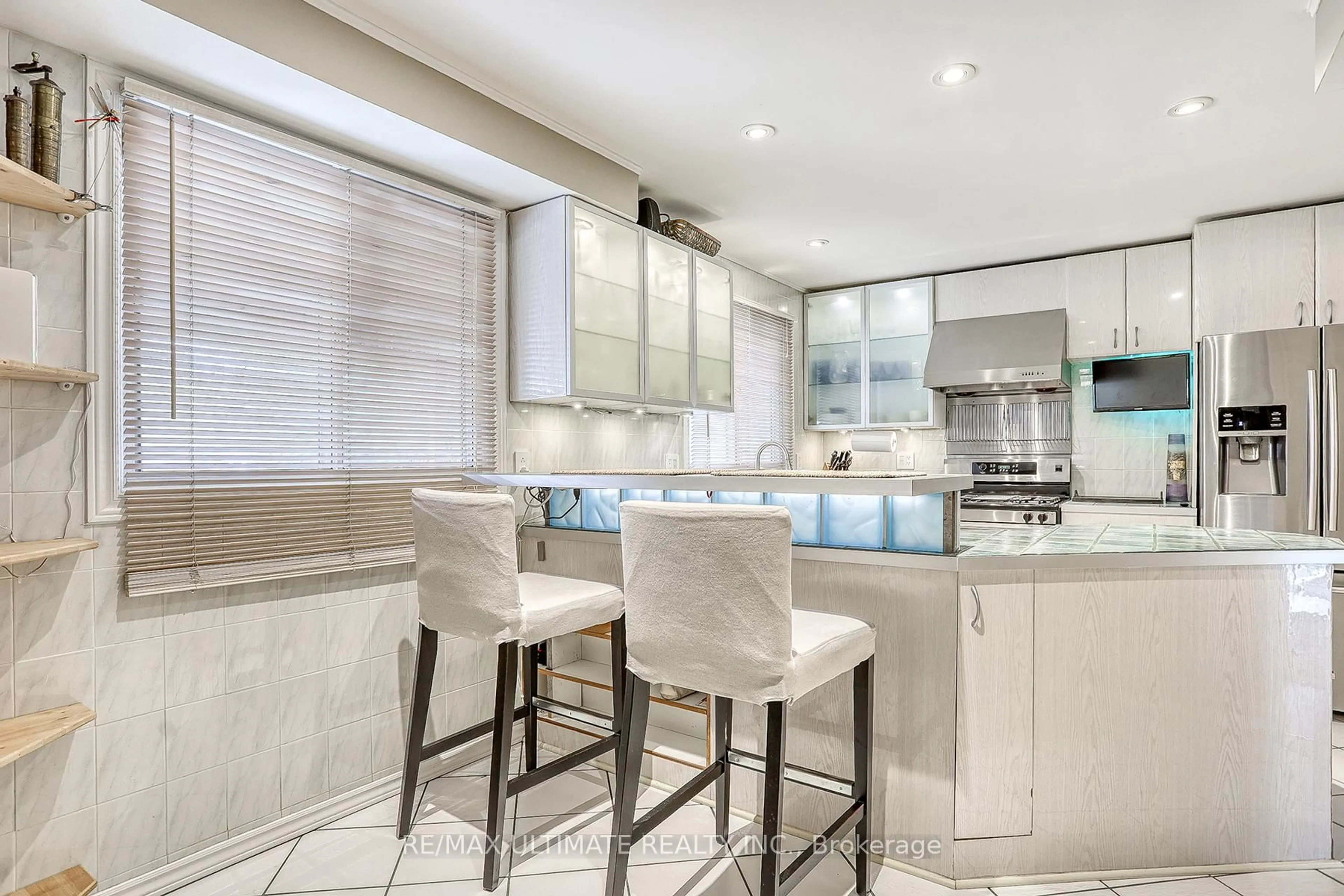 Contemporary kitchen, ceramic/tile floor for 103 Weir Cres, Toronto Ontario M1E 3B2