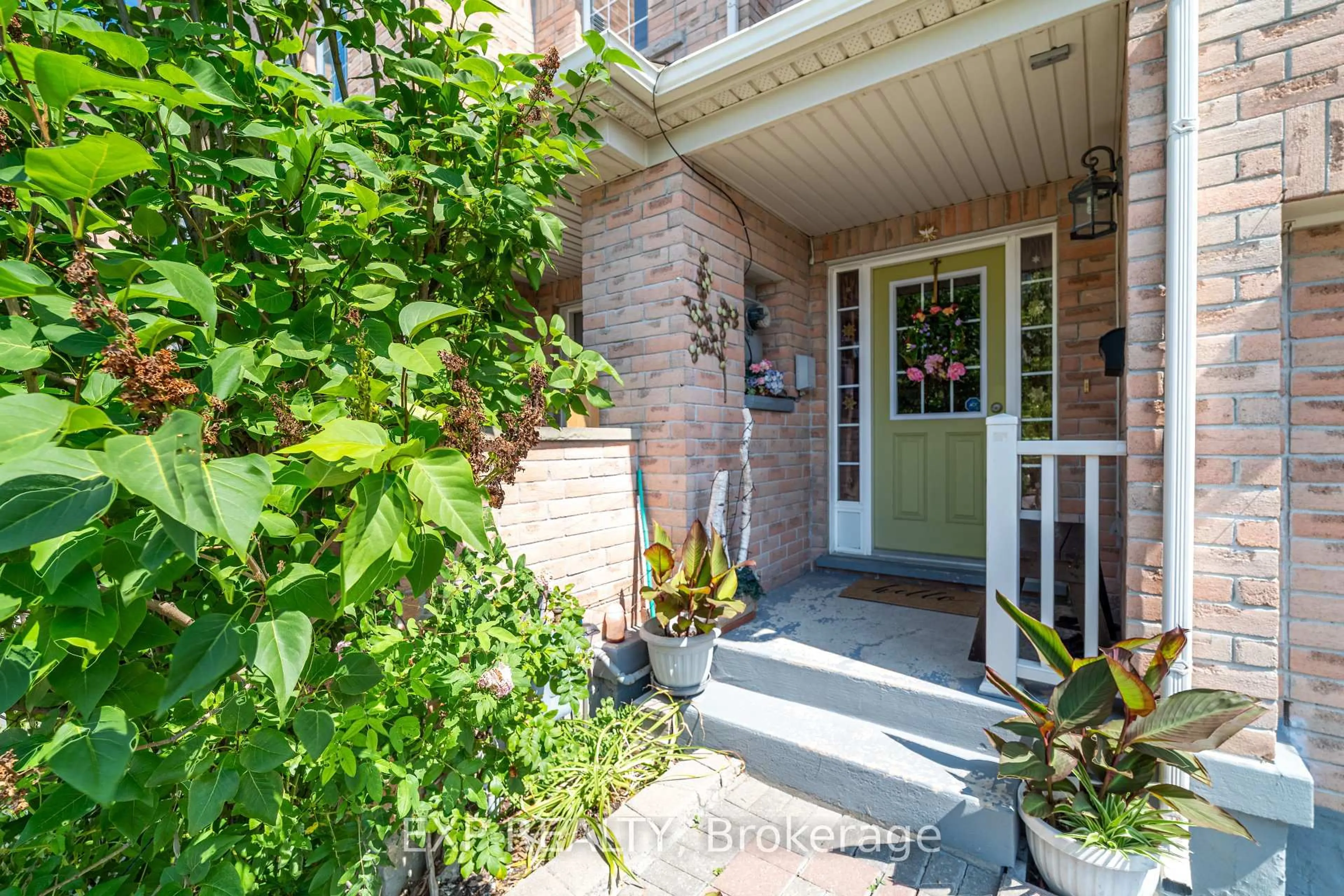 Indoor entryway for 95 National St, Toronto Ontario M1M 0A3