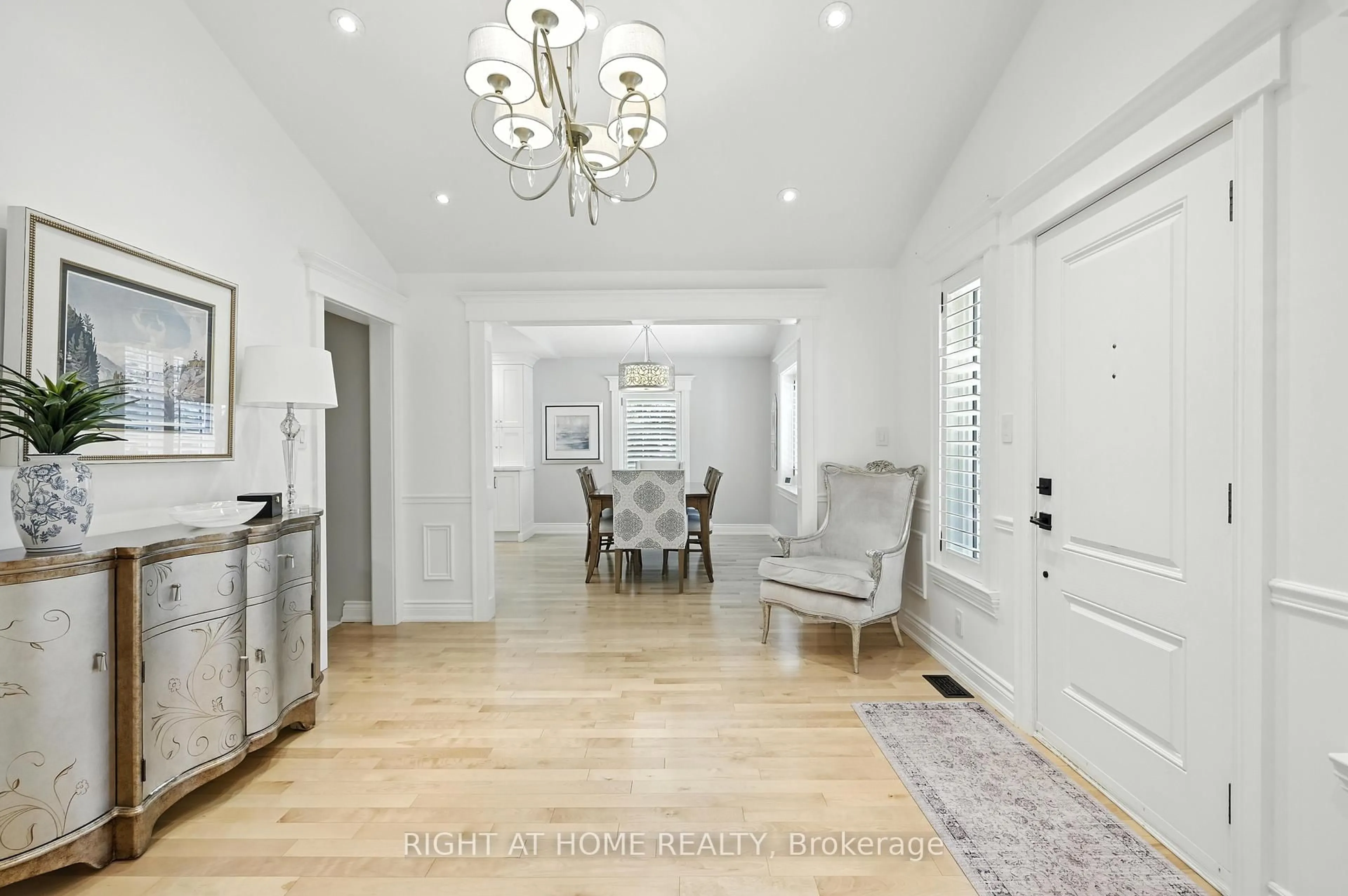Indoor entryway for 1549 Willowside Crt, Pickering Ontario L1W 3P5