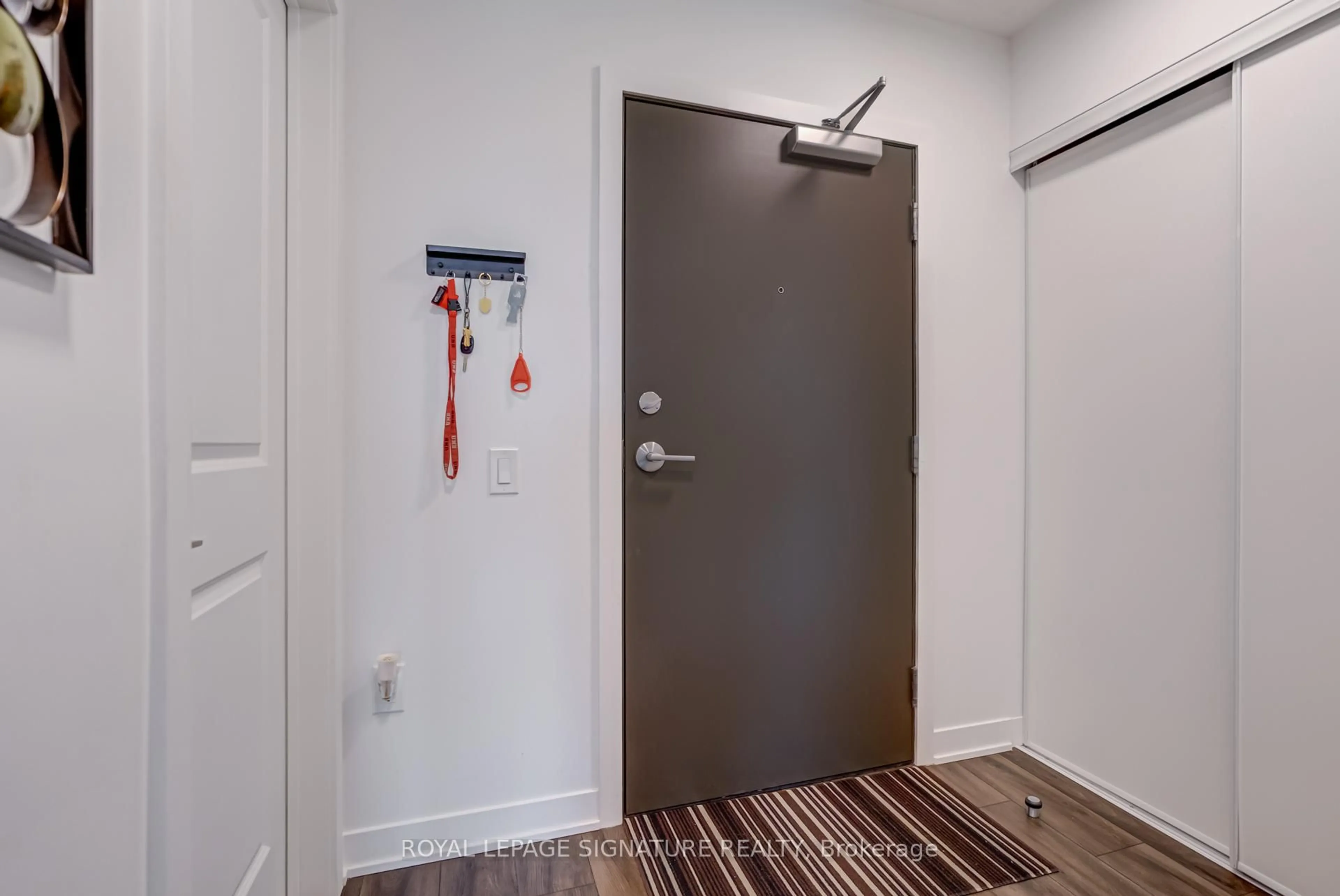Indoor entryway for 385 Arctic Red Dr #324, Oshawa Ontario L1L 0M5