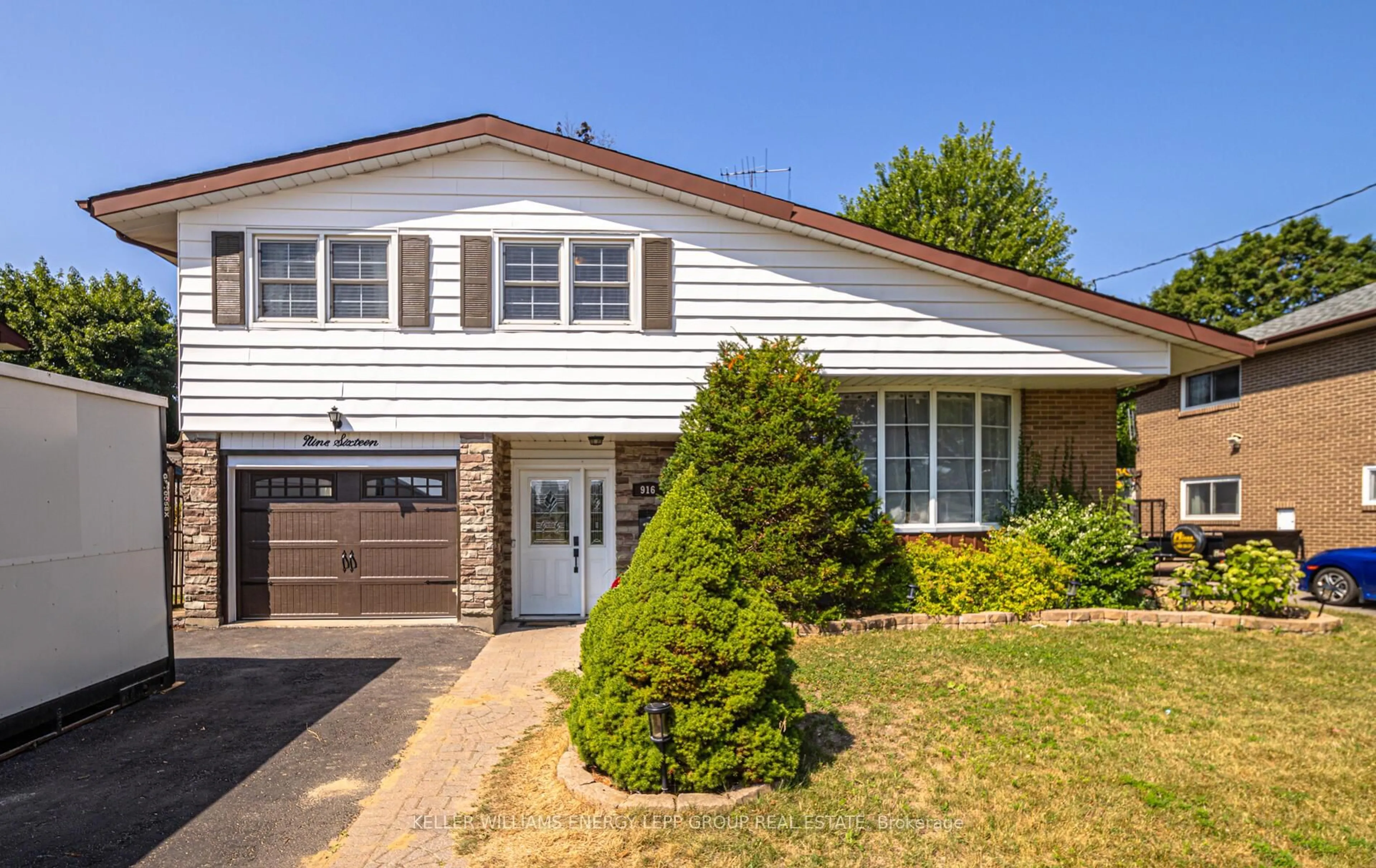 Home with vinyl exterior material, street for 916 Somerville St, Oshawa Ontario L1G 4J7