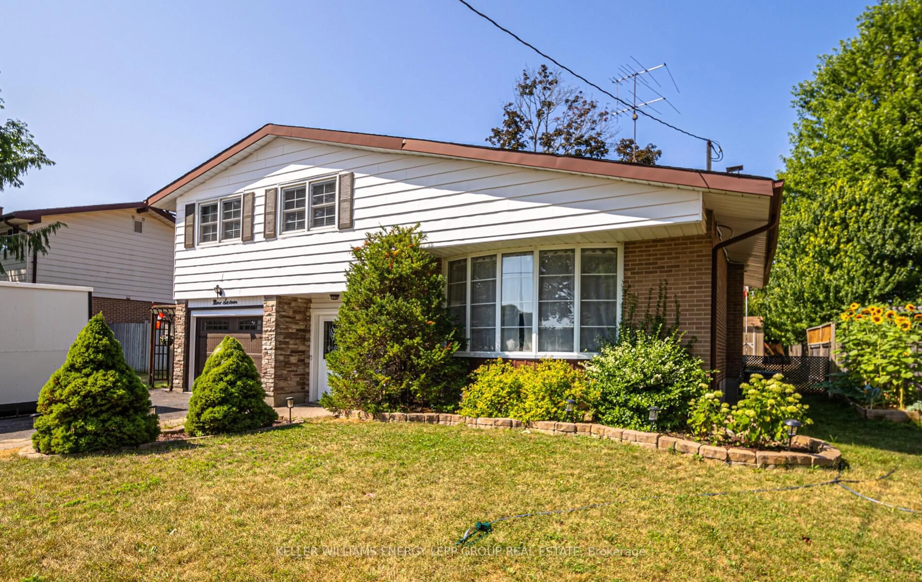 Home with brick exterior material, street for 916 Somerville St, Oshawa Ontario L1G 4J7
