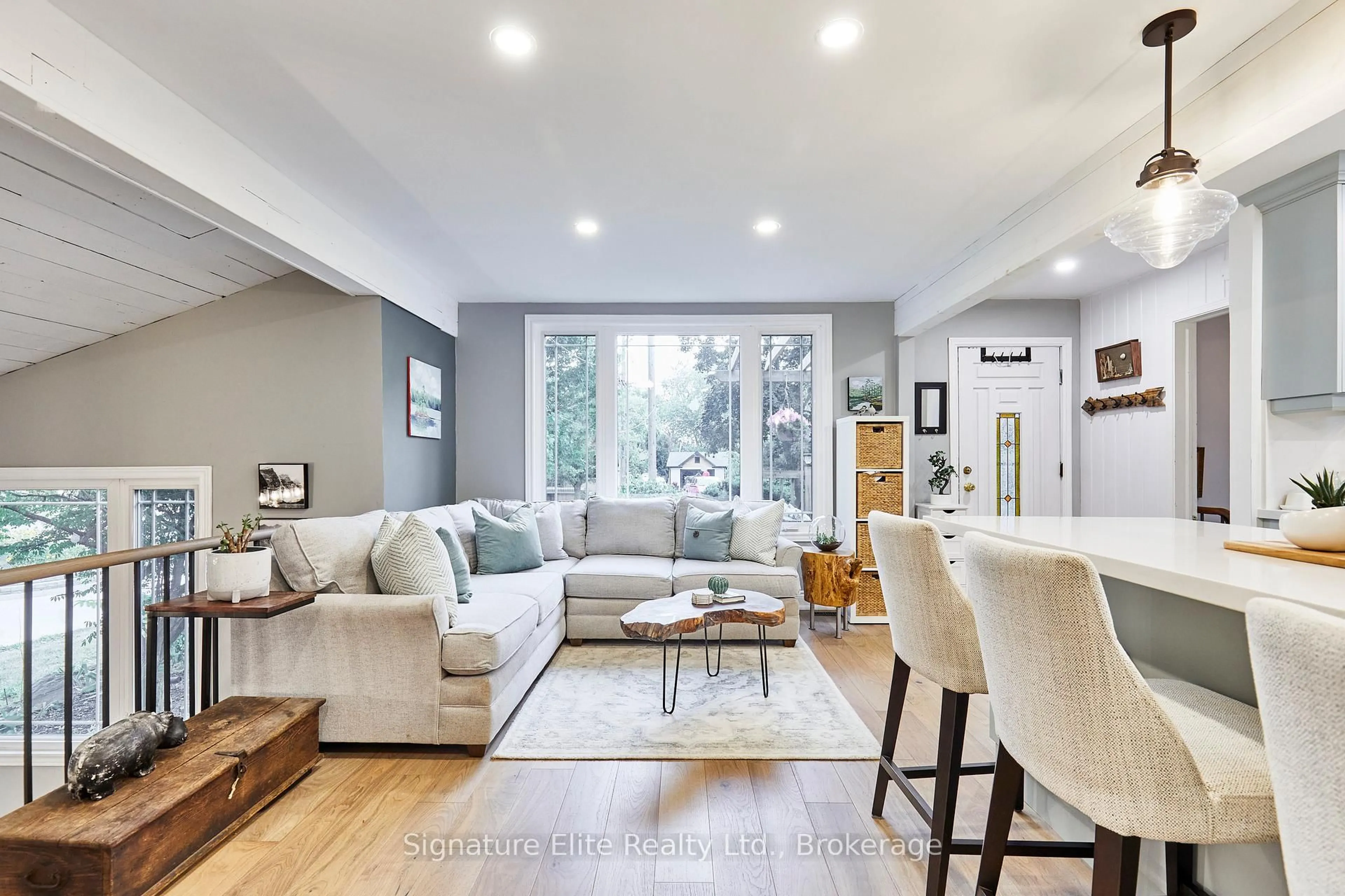 Living room with furniture, unknown for 62 Poplar Rd, Toronto Ontario M1E 1Z3