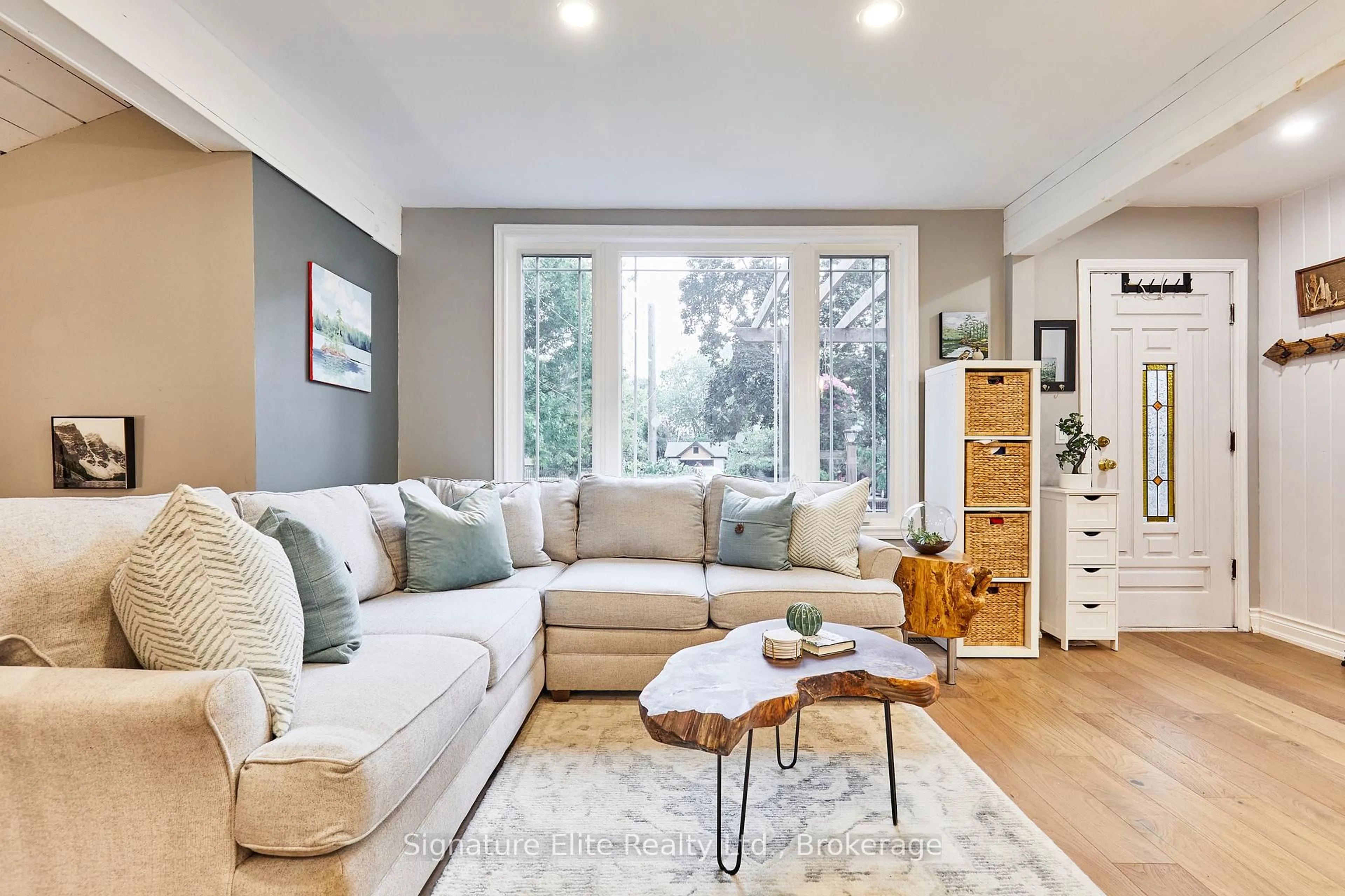 Living room with furniture, unknown for 62 Poplar Rd, Toronto Ontario M1E 1Z3