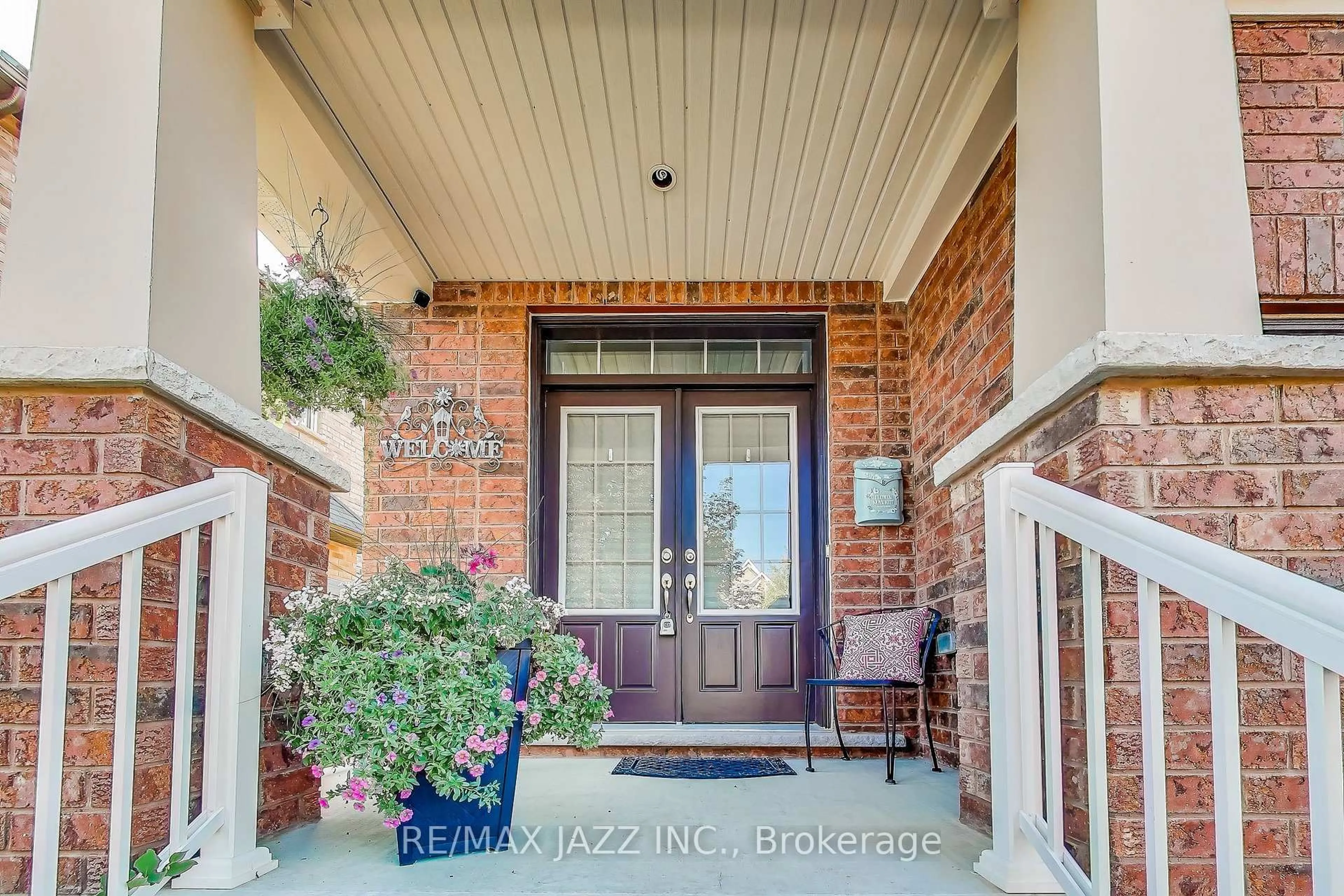 Indoor entryway for 2392 Secreto Dr, Oshawa Ontario L1L 0H6