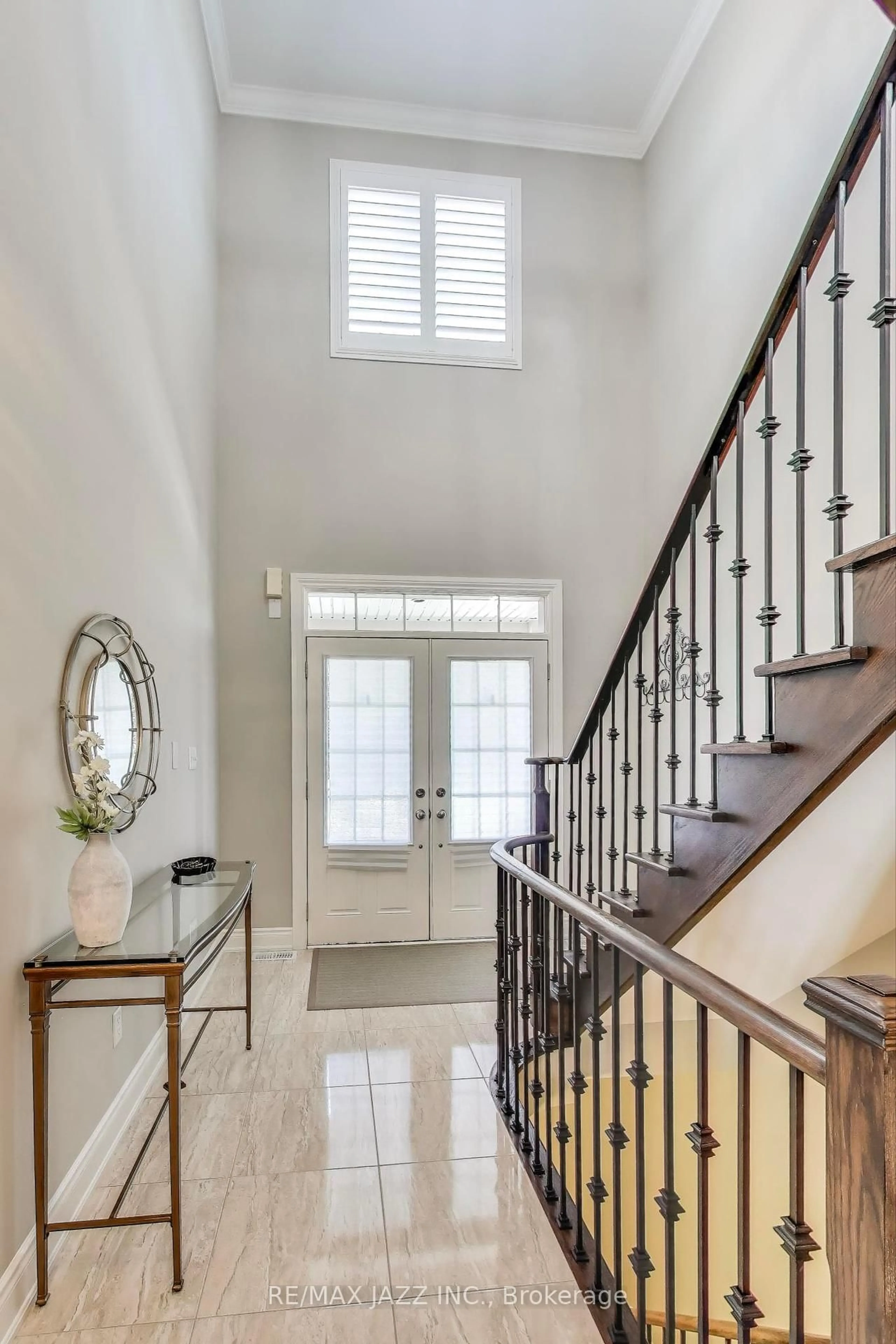 Indoor entryway for 2392 Secreto Dr, Oshawa Ontario L1L 0H6