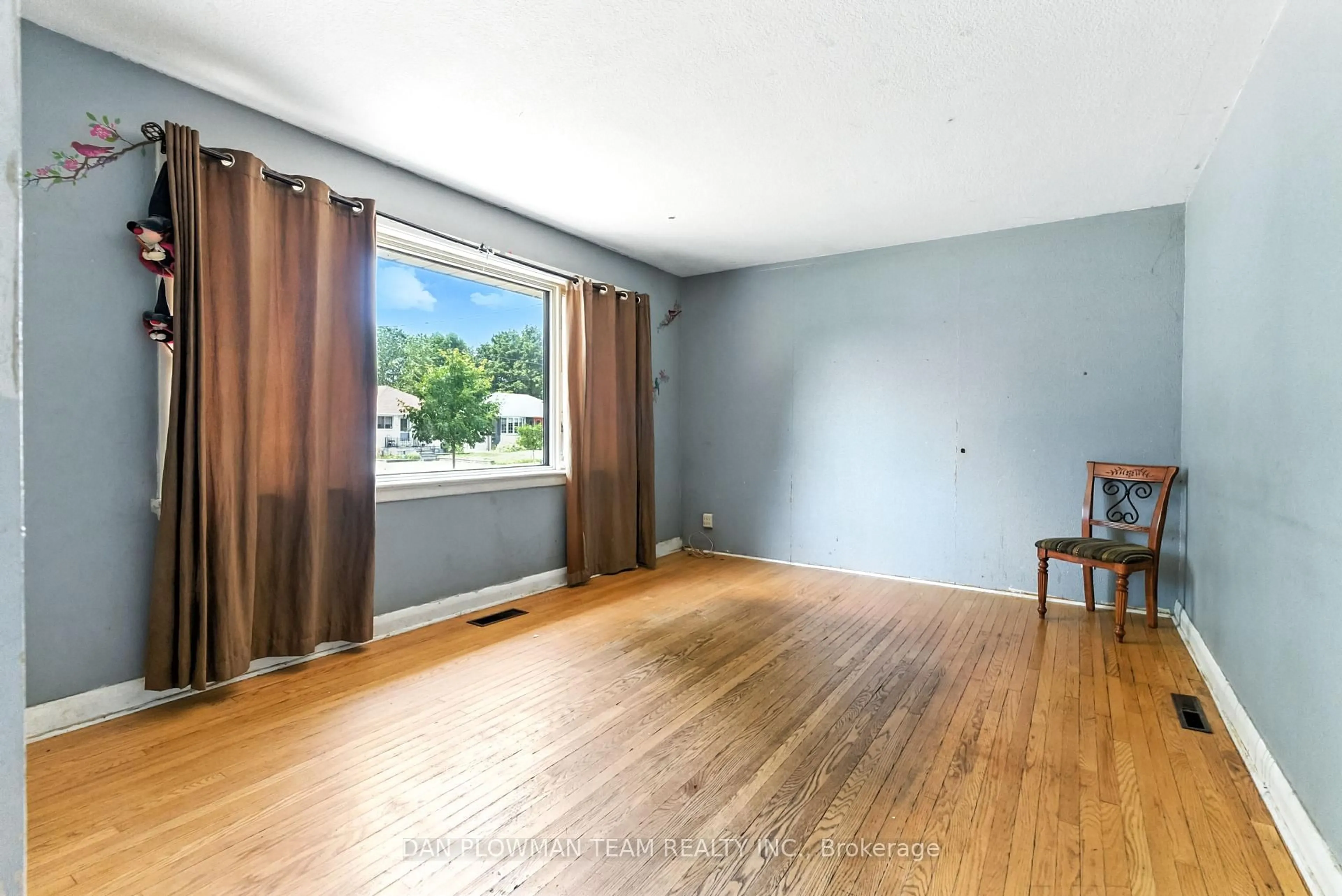A pic of a room for 299 Windsor St, Oshawa Ontario L1H 6G5