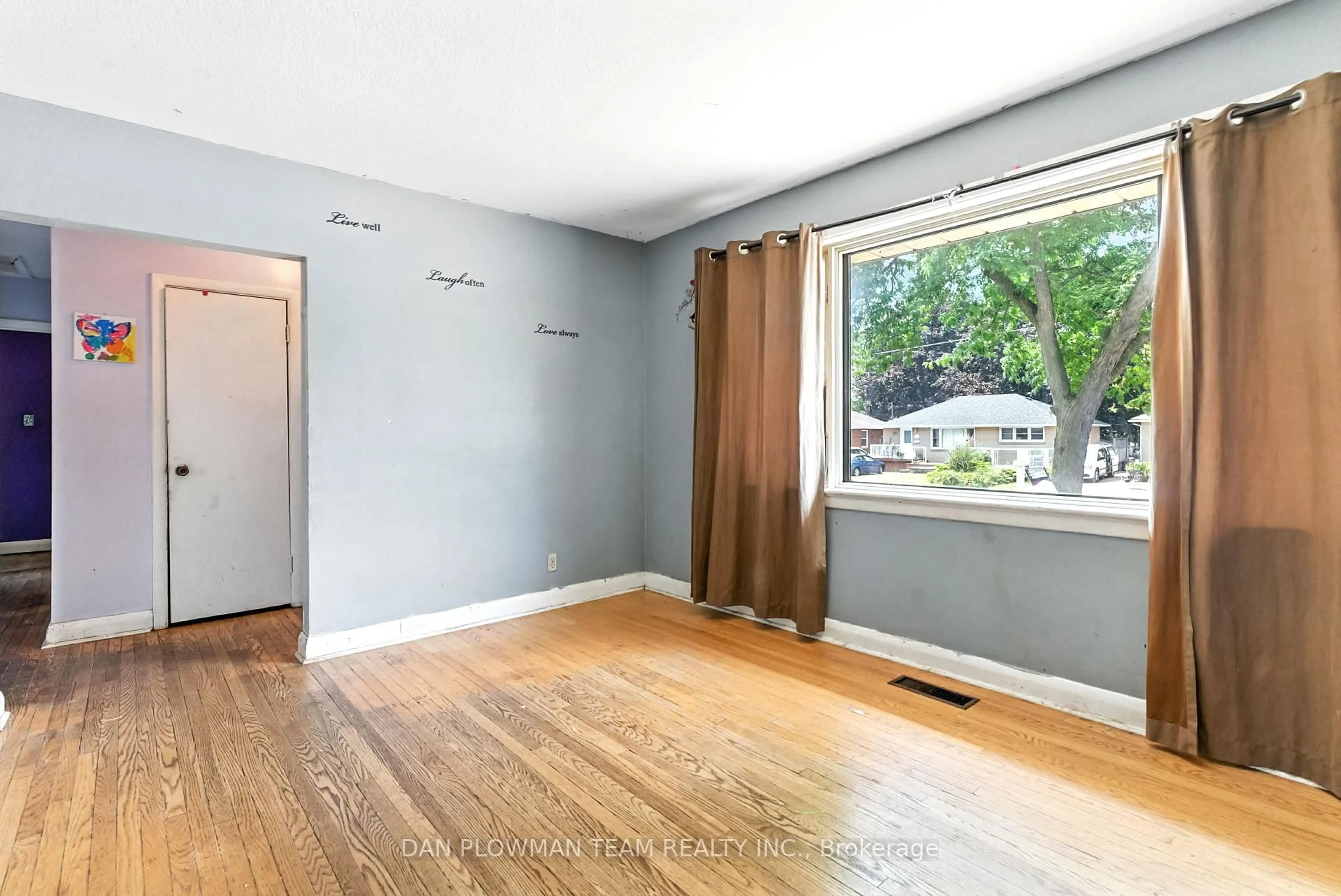 A pic of a room for 299 Windsor St, Oshawa Ontario L1H 6G5