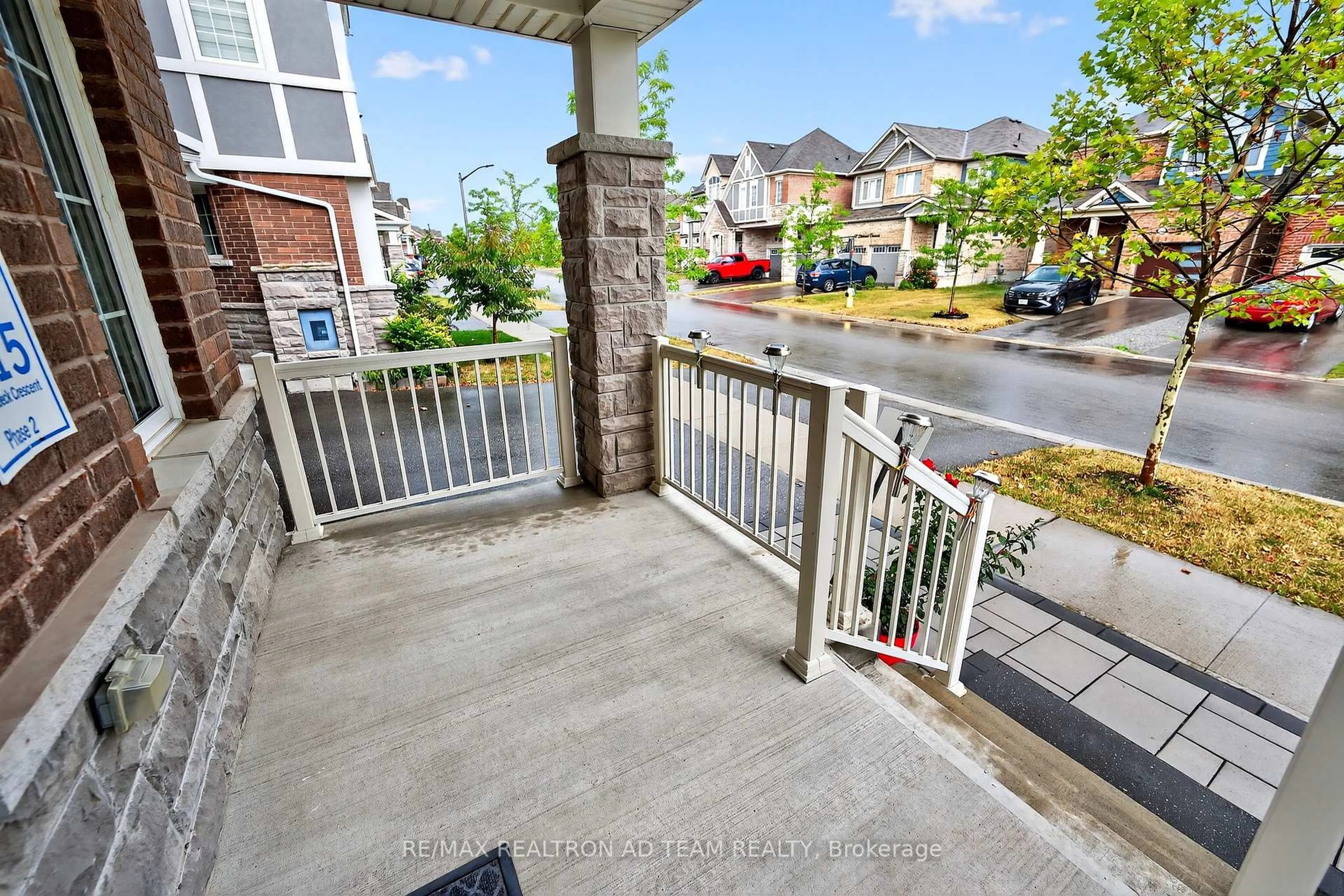 Patio, street for 53 Littlebeck Cres, Whitby Ontario L1P 0G4