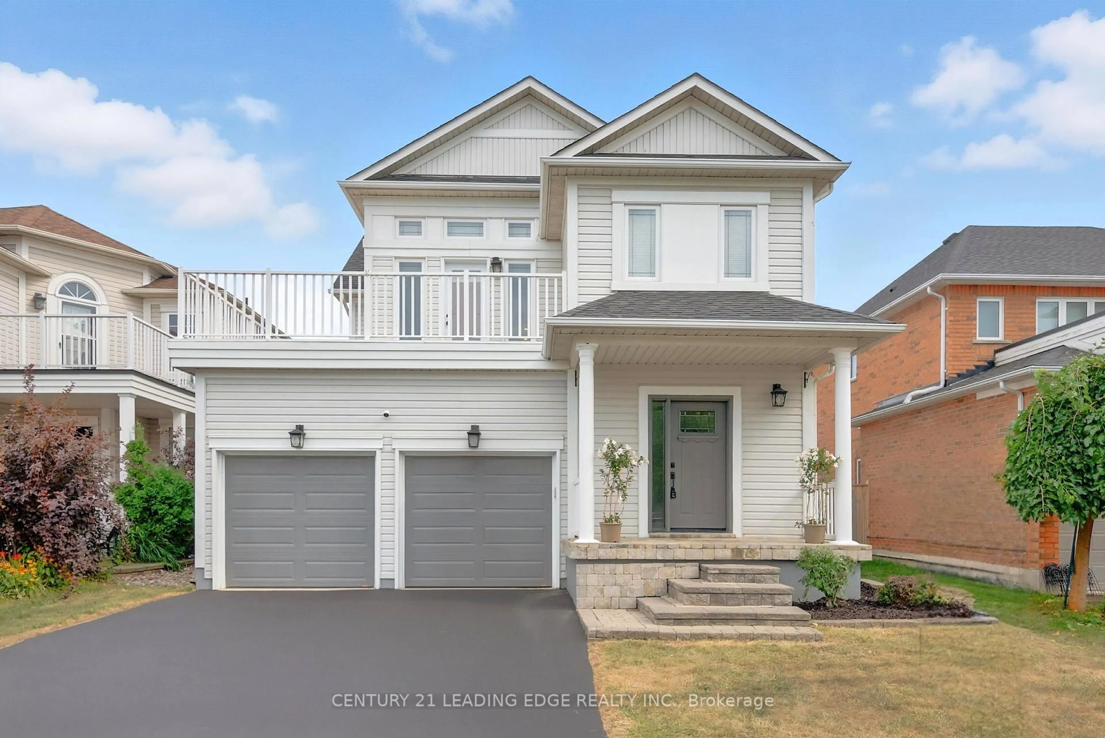 Home with vinyl exterior material, street for 360 Whitby Shores Greenway, Whitby Ontario L1N 9R8