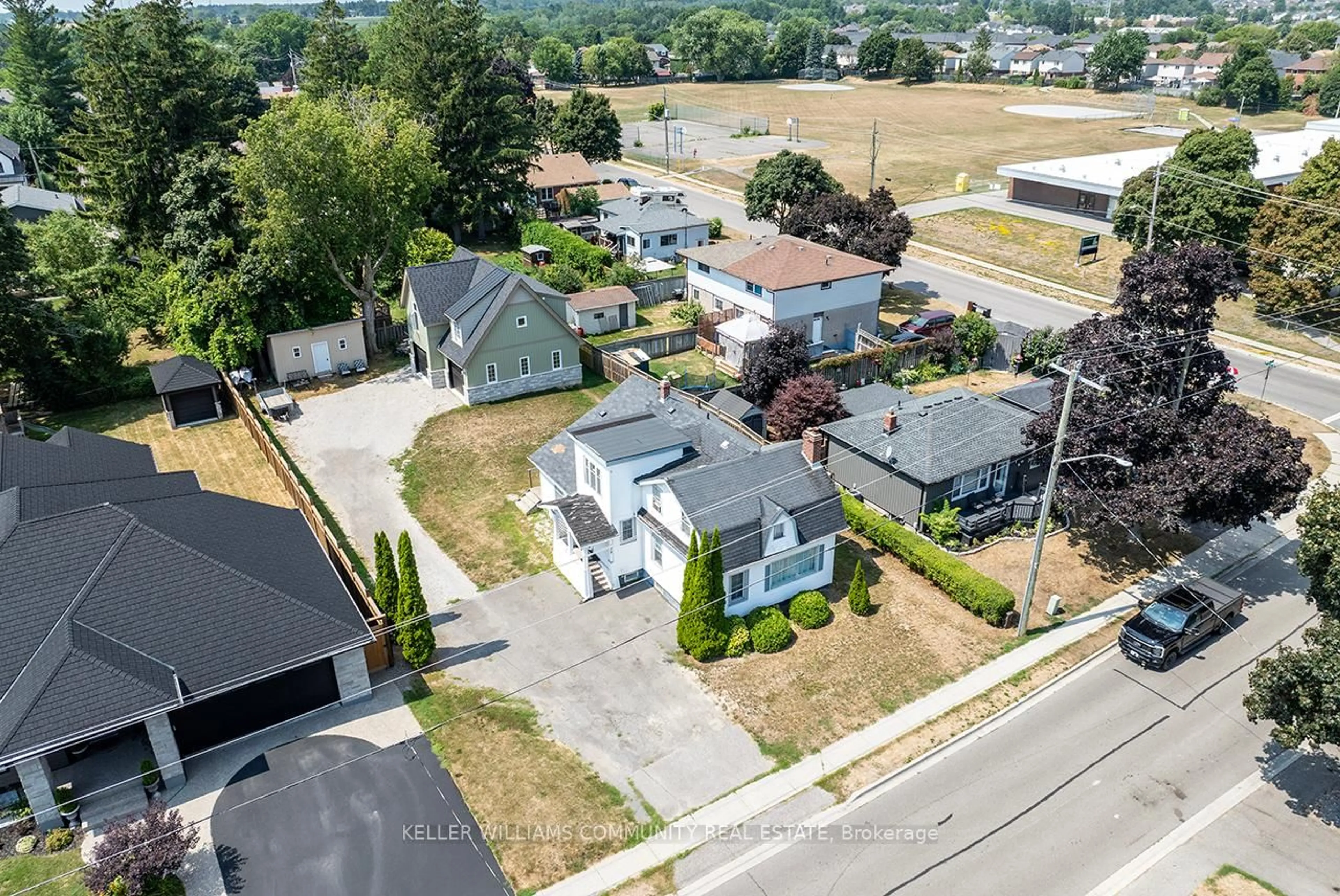 A pic from outside/outdoor area/front of a property/back of a property/a pic from drone, street for 132 High St, Clarington Ontario L1C 3B7