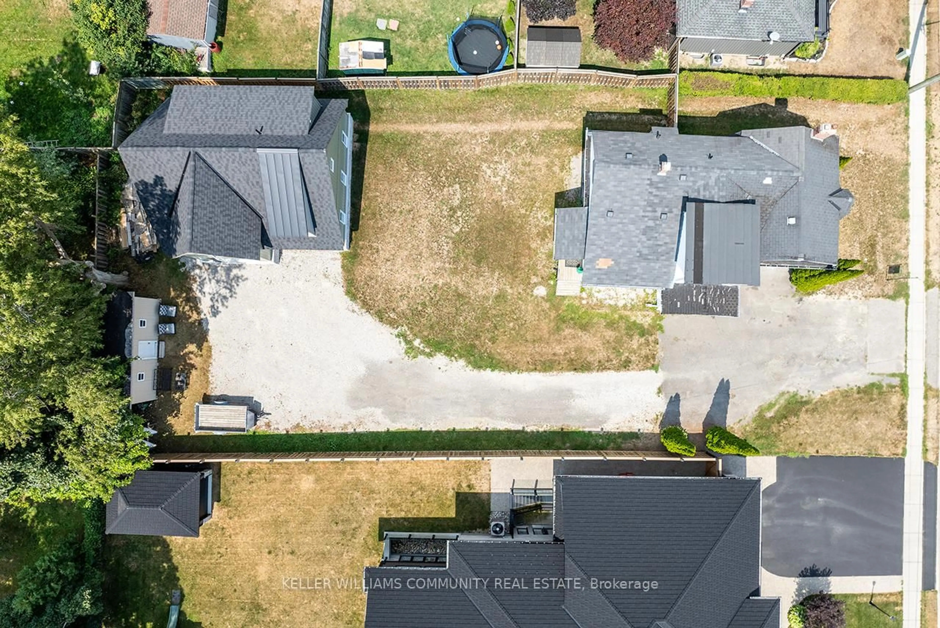 A pic from outside/outdoor area/front of a property/back of a property/a pic from drone, street for 132 High St, Clarington Ontario L1C 3B7