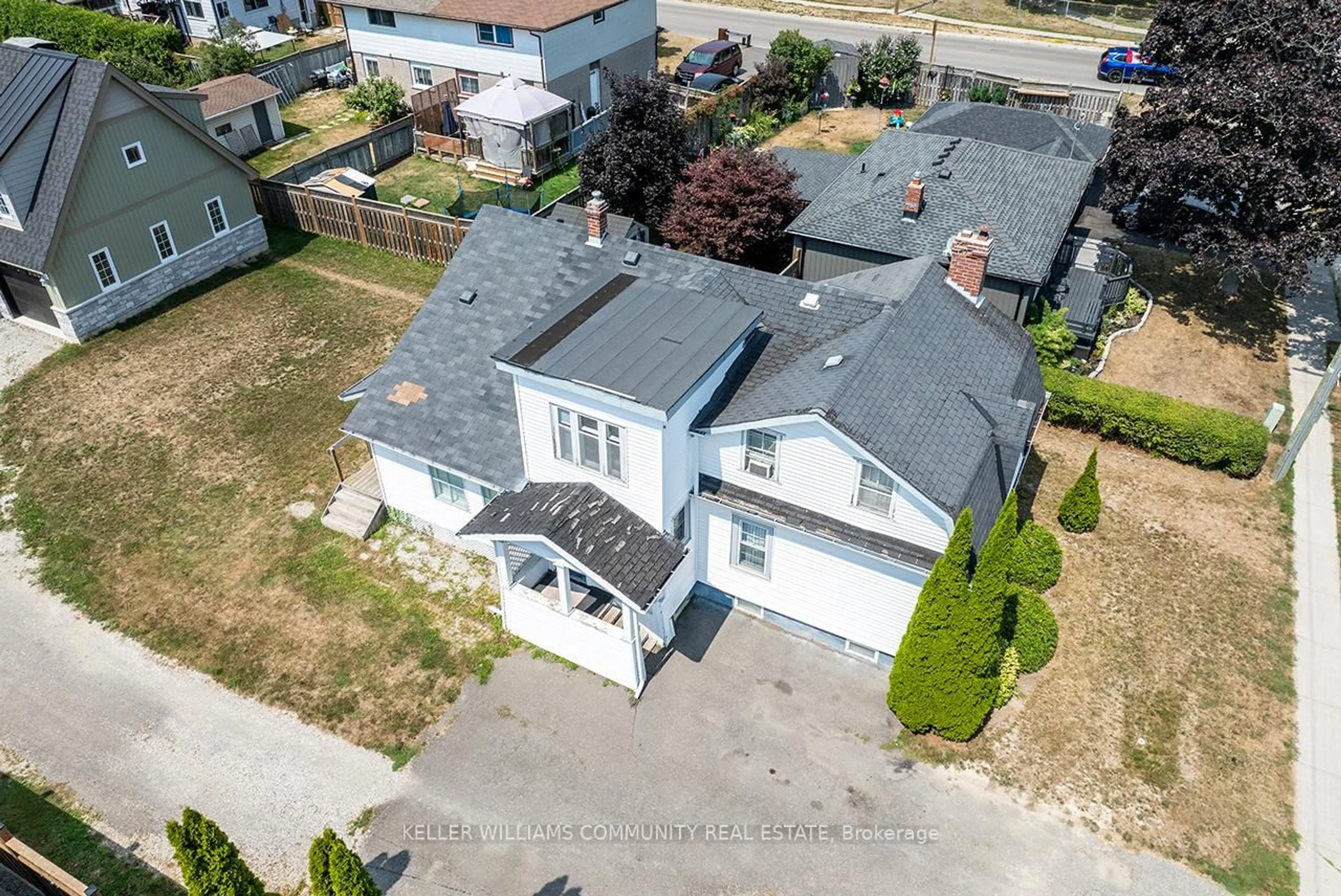 A pic from outside/outdoor area/front of a property/back of a property/a pic from drone, street for 132 High St, Clarington Ontario L1C 3B7