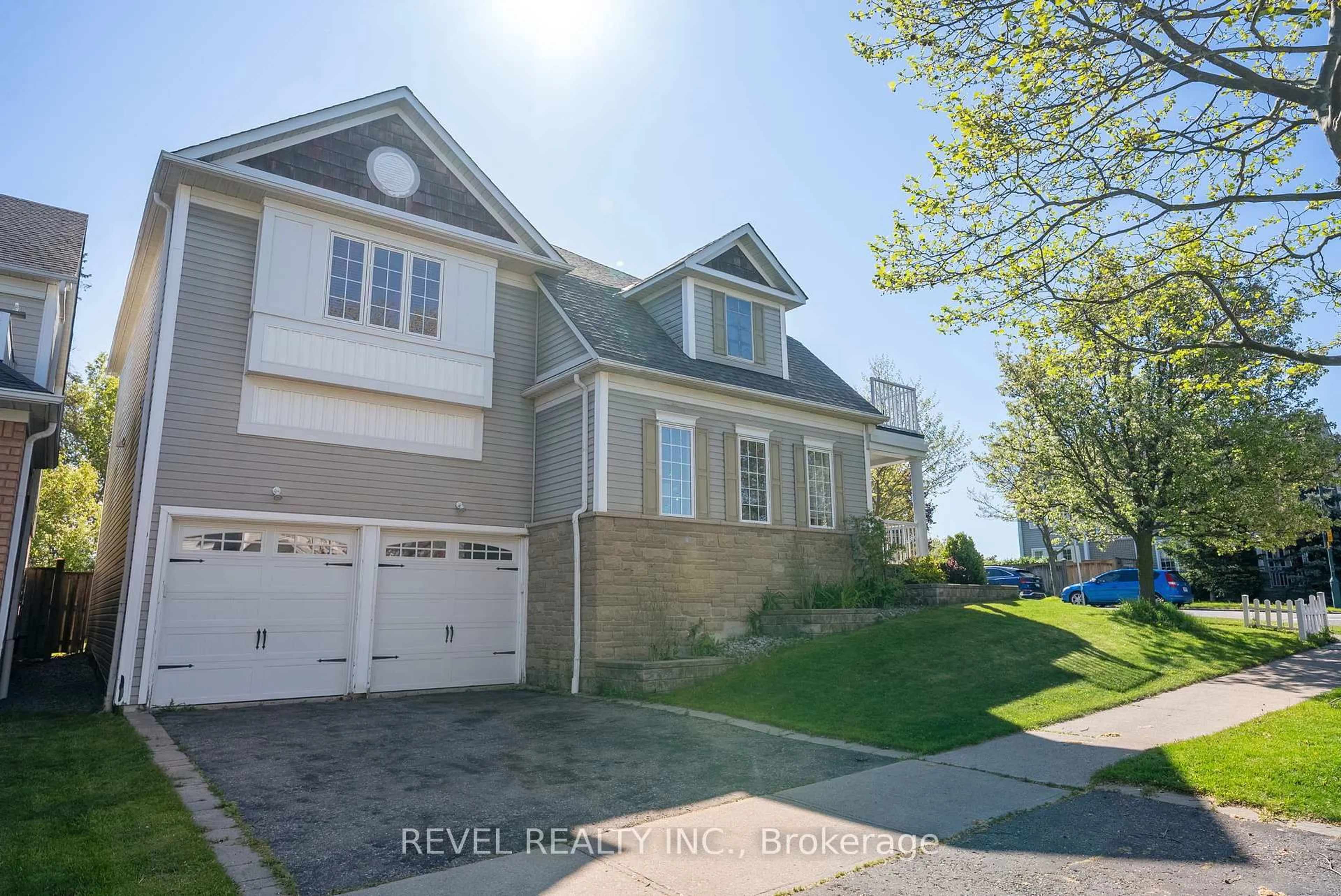 Home with vinyl exterior material, street for 100 Ashbury Blvd, Ajax Ontario L1Z 1N1