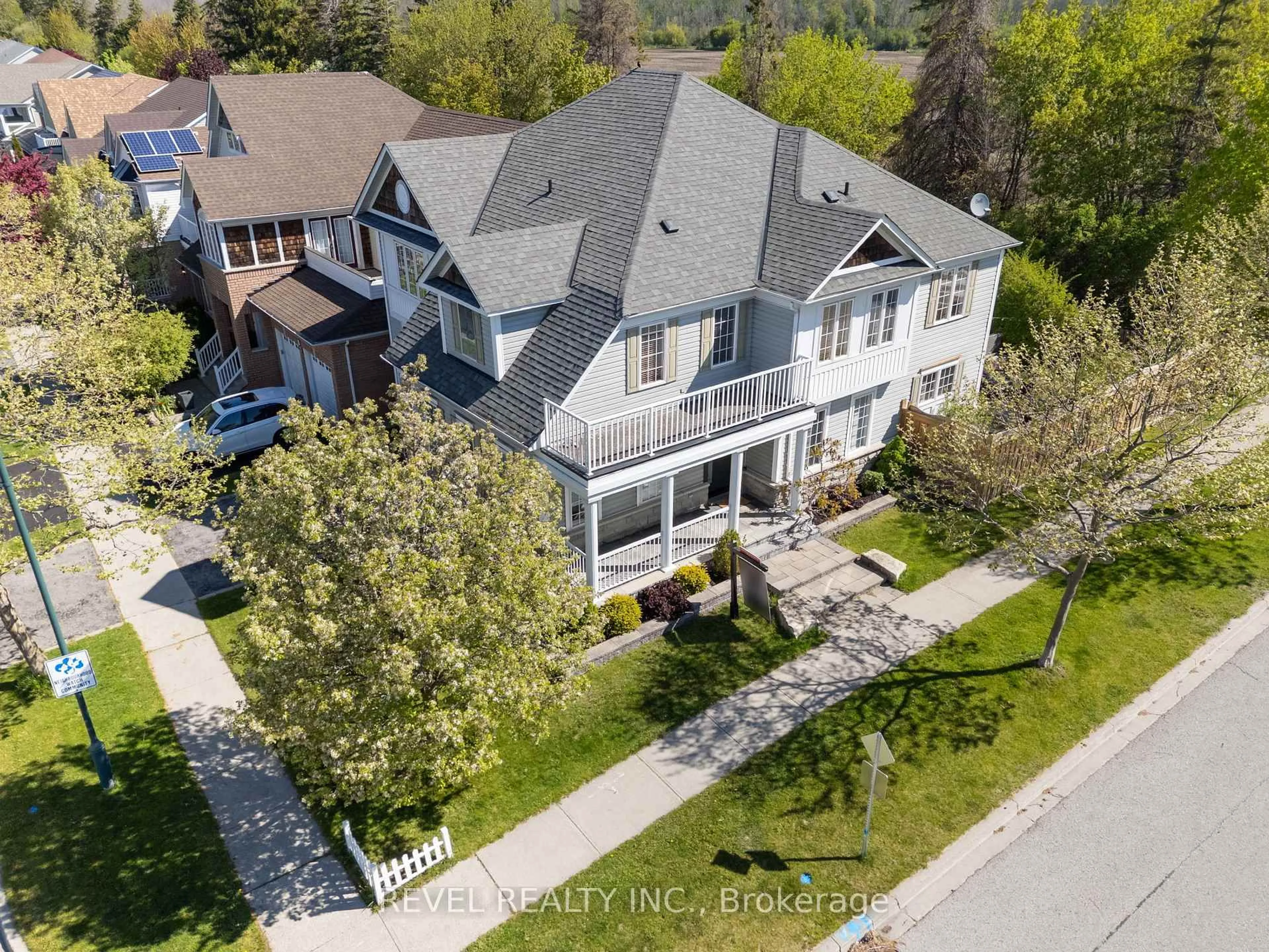 A pic from outside/outdoor area/front of a property/back of a property/a pic from drone, street for 100 Ashbury Blvd, Ajax Ontario L1Z 1N1