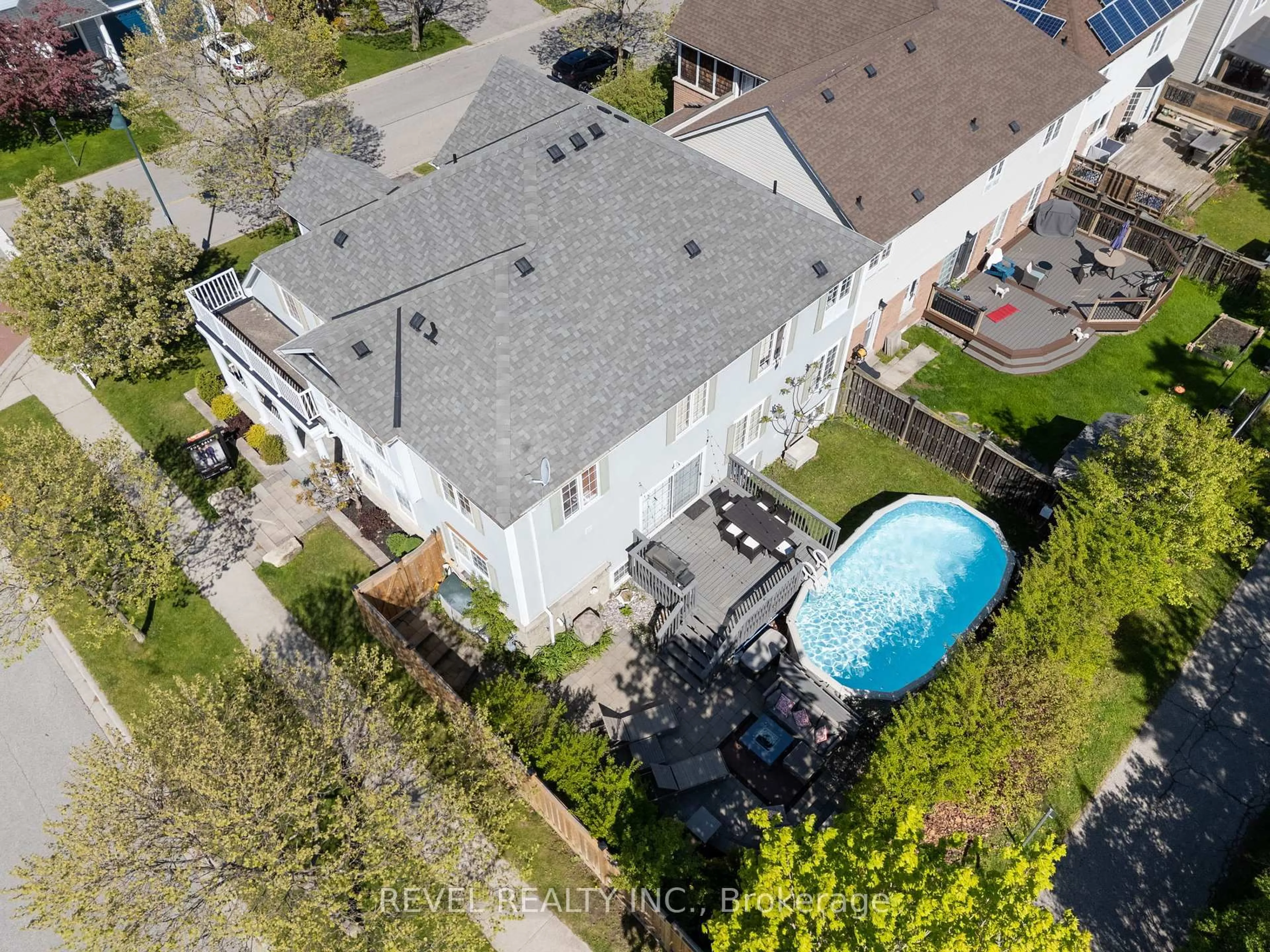 A pic from outside/outdoor area/front of a property/back of a property/a pic from drone, street for 100 Ashbury Blvd, Ajax Ontario L1Z 1N1