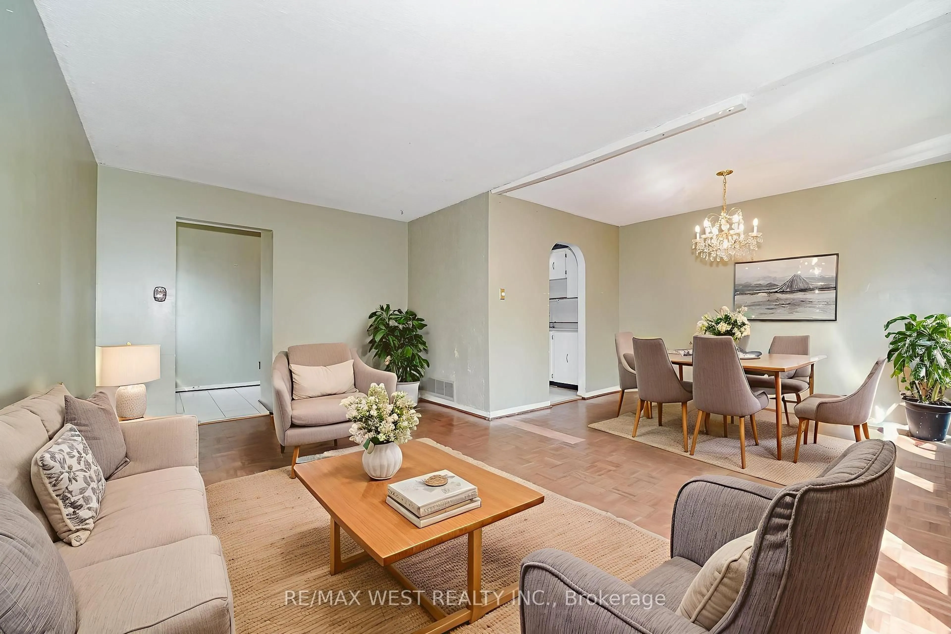 Living room with furniture, unknown for 18 Stanbridge Crt, Toronto Ontario M1B 2S5