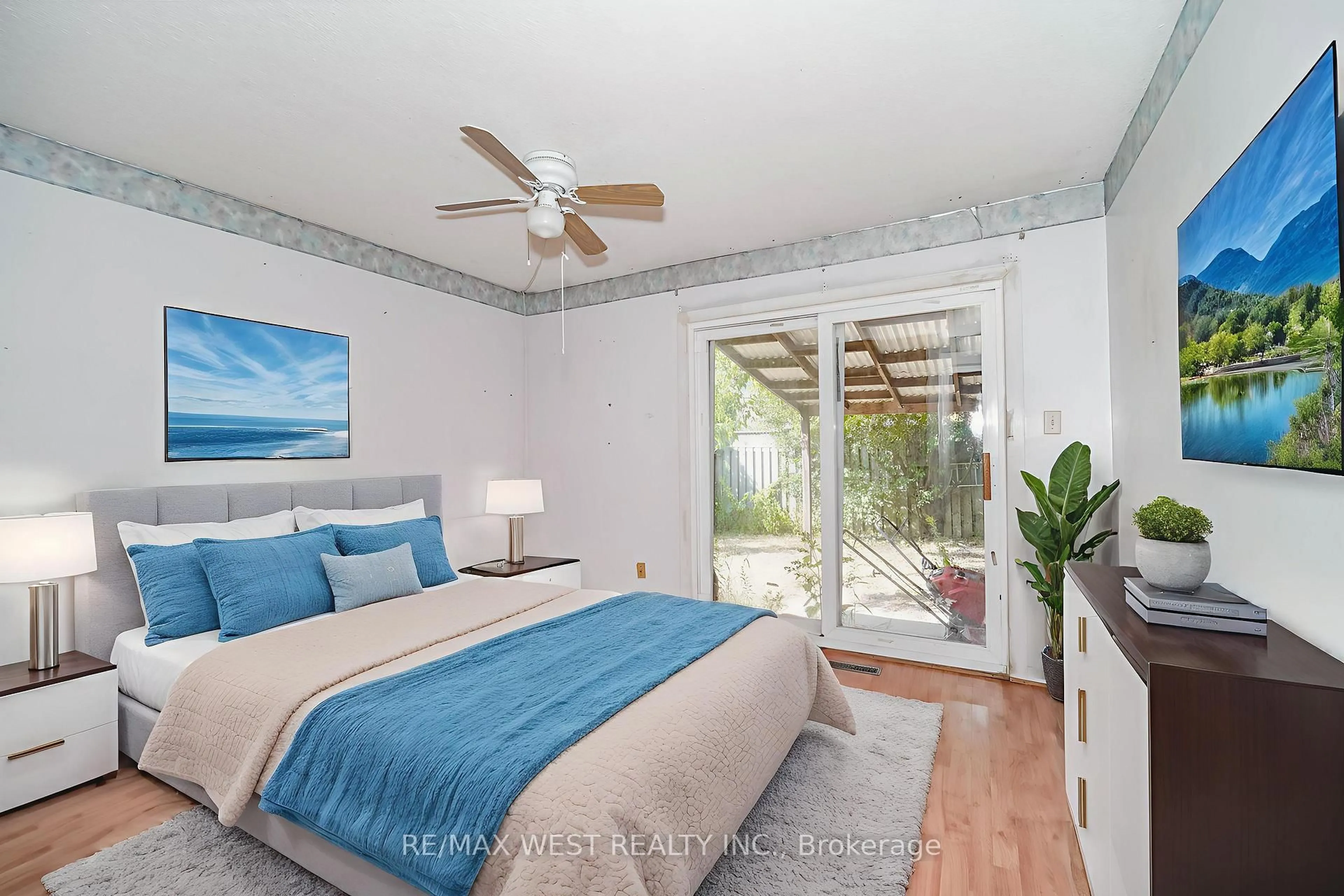 Bedroom with bed, unknown for 18 Stanbridge Crt, Toronto Ontario M1B 2S5
