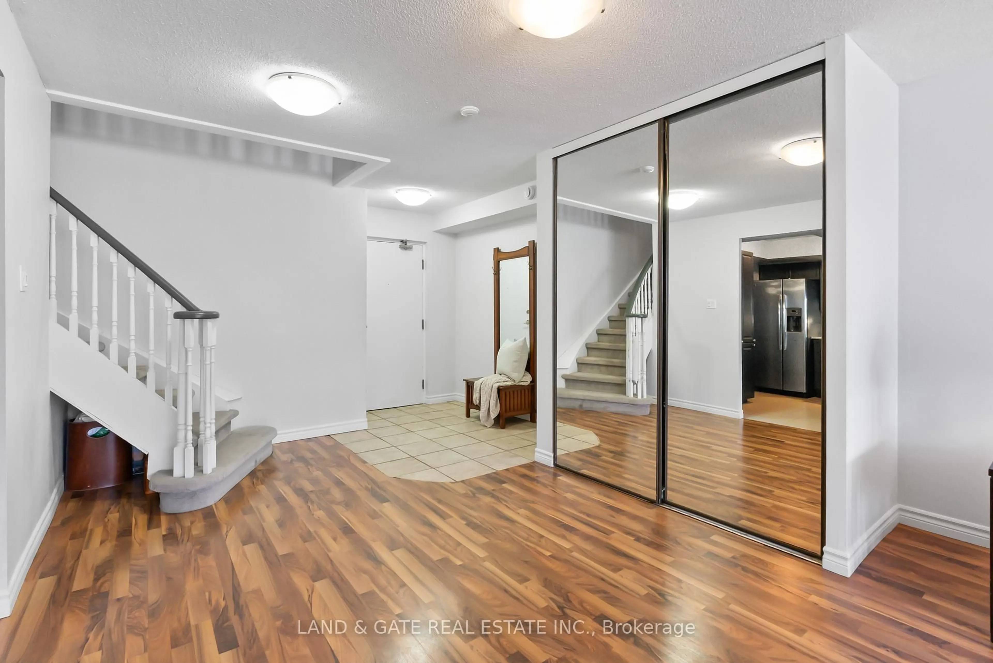 Indoor entryway for 25 Cumberland Lane #112, Ajax Ontario L1S 7K1