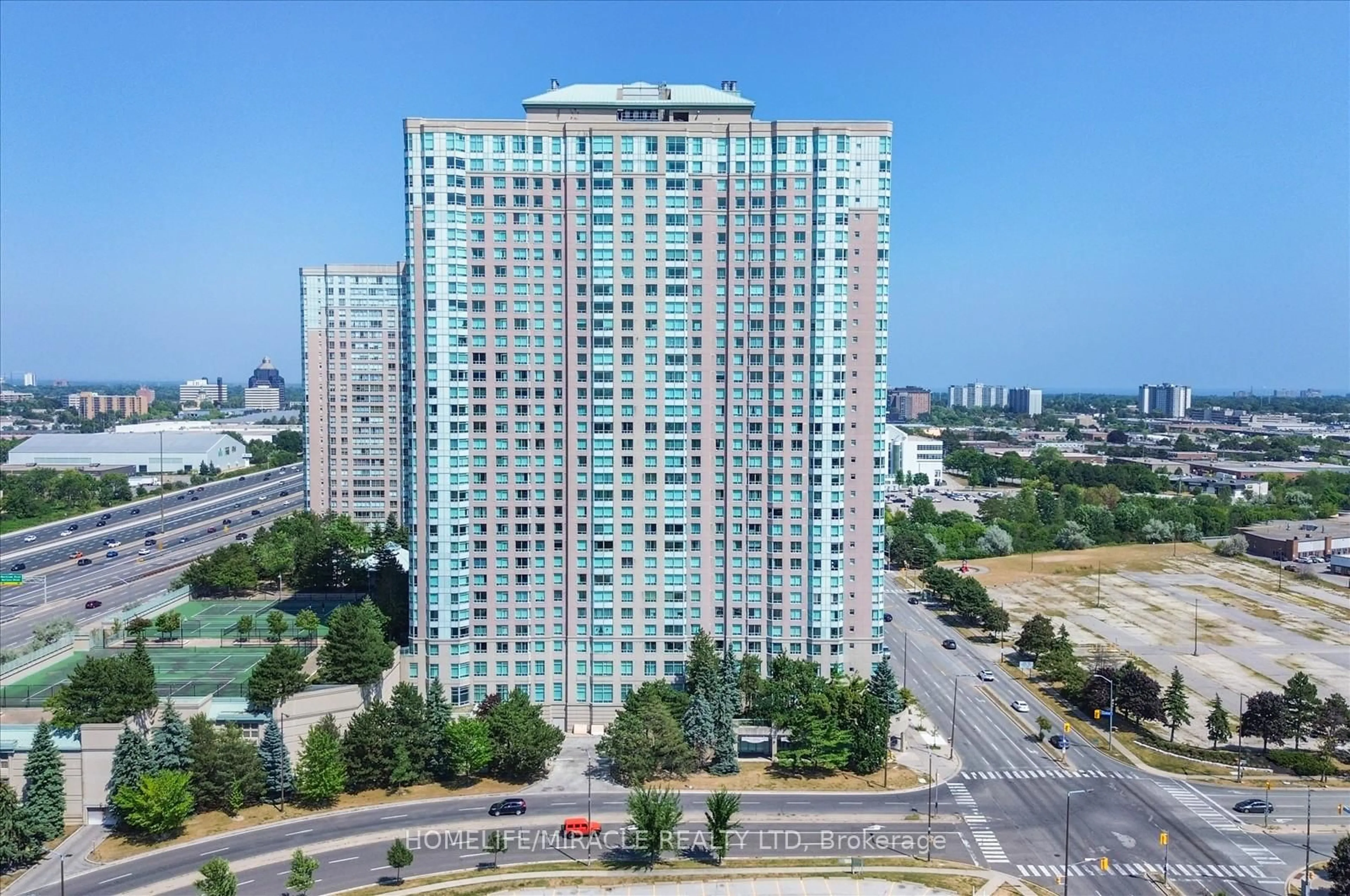 A pic from outside/outdoor area/front of a property/back of a property/a pic from drone, city buildings view from balcony for 68 Corporate Dr #3521, Toronto Ontario M1H 3H3