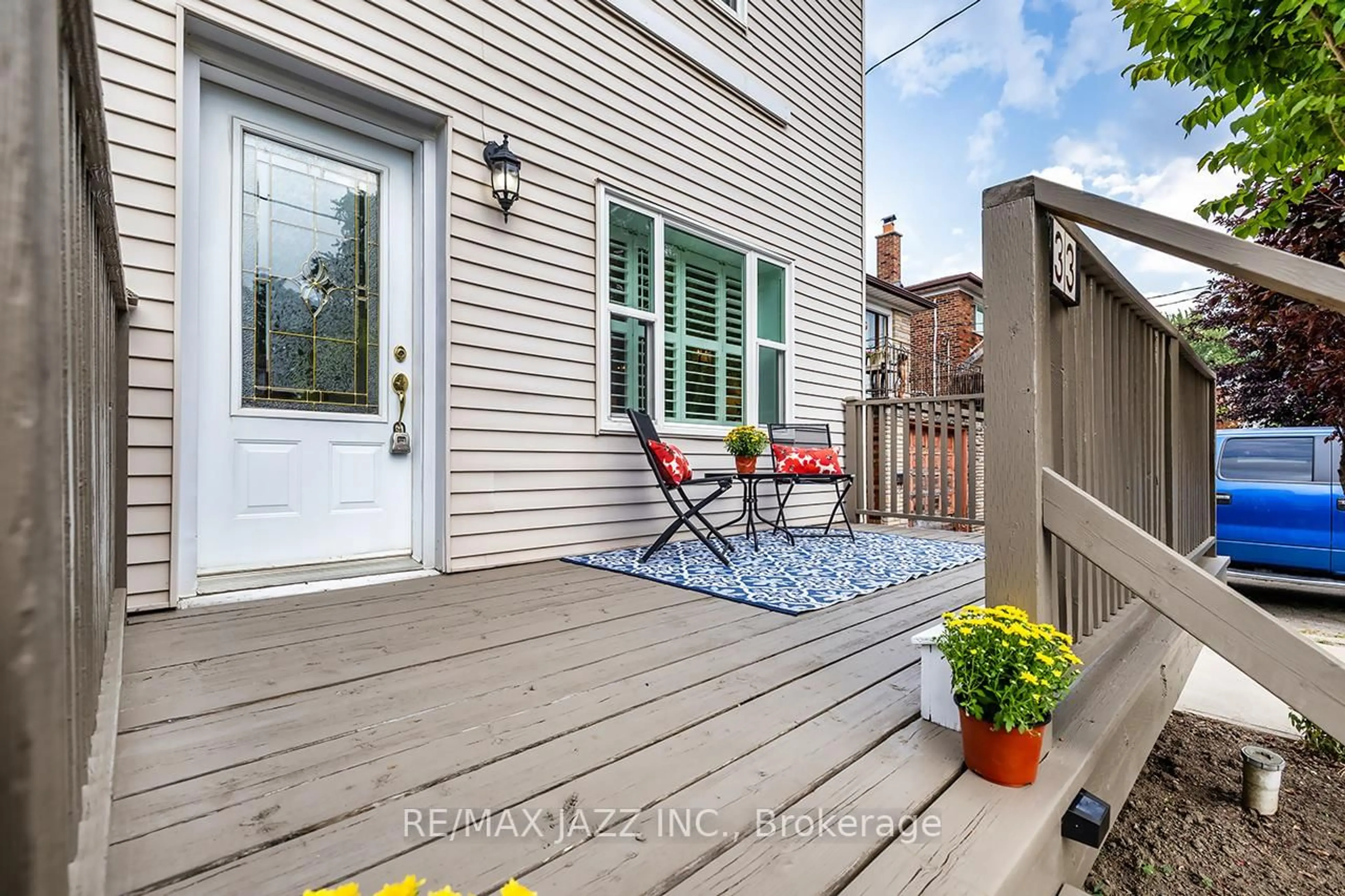 Patio, street for 33 South Bonnington Ave, Toronto Ontario M1N 3M2