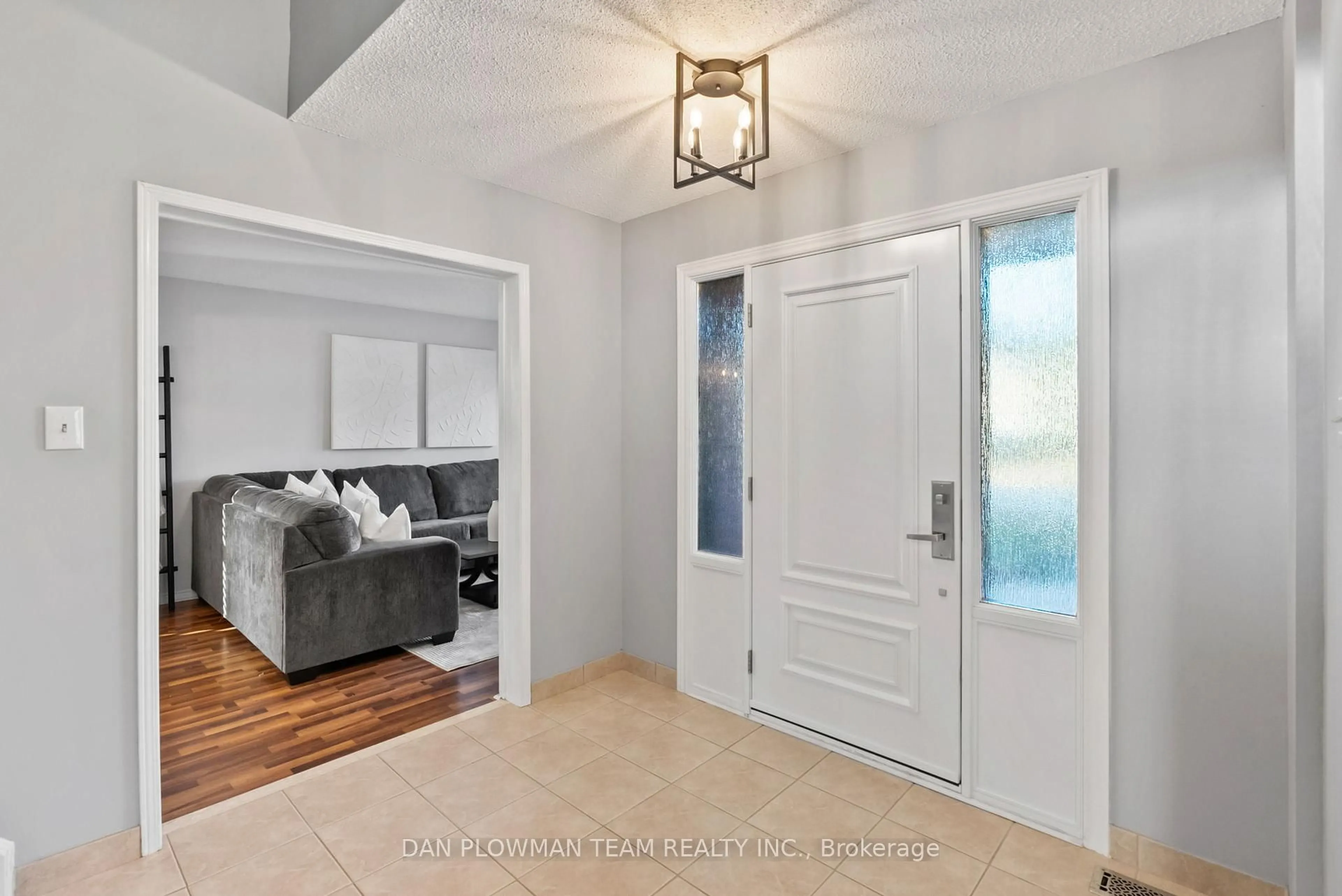 Indoor entryway for 22 Elmeroy Crt, Whitby Ontario L1N 8A4