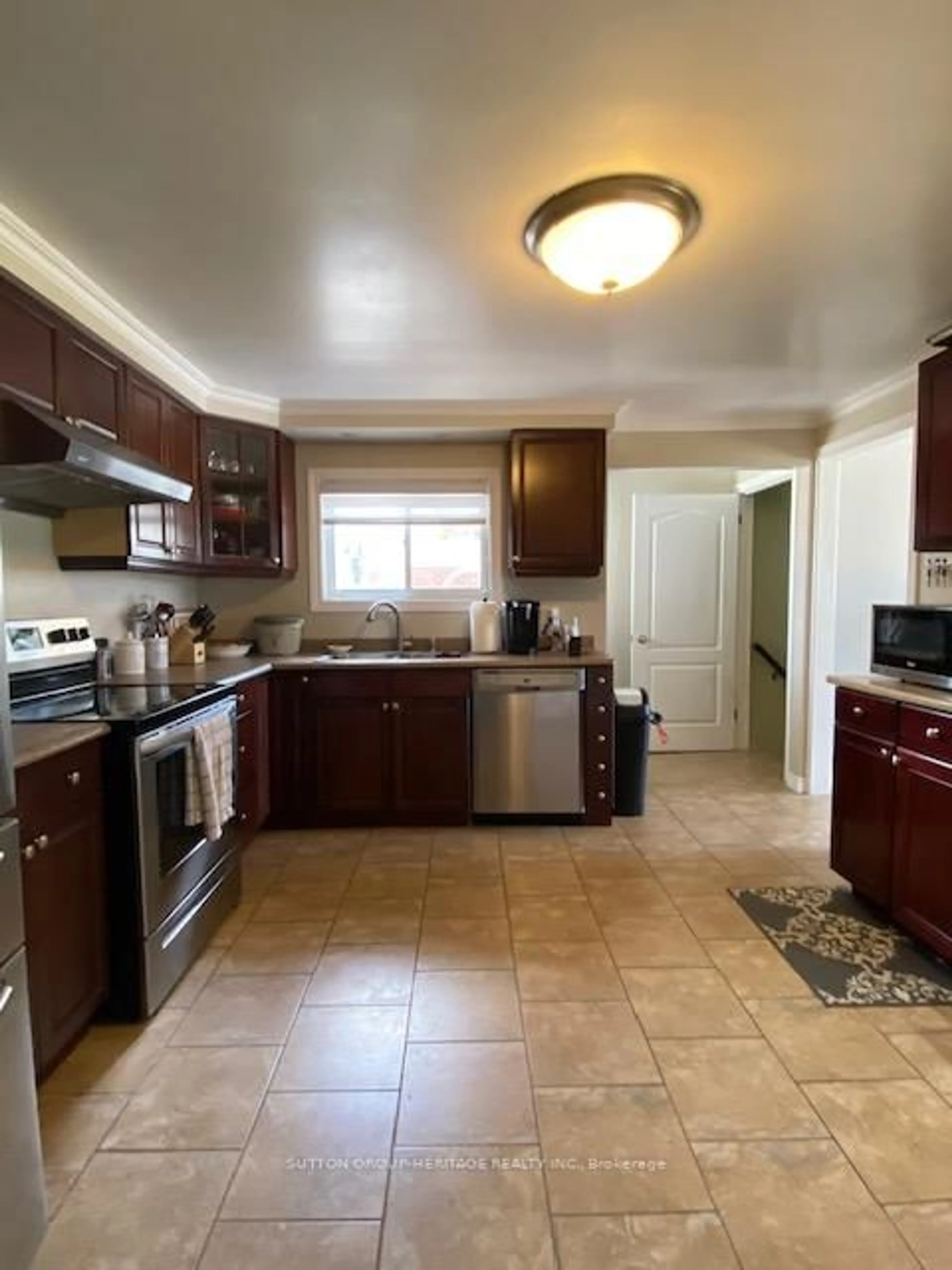 Standard kitchen, ceramic/tile floor for 78 Pittmann Cres, Ajax Ontario L1S 3G5
