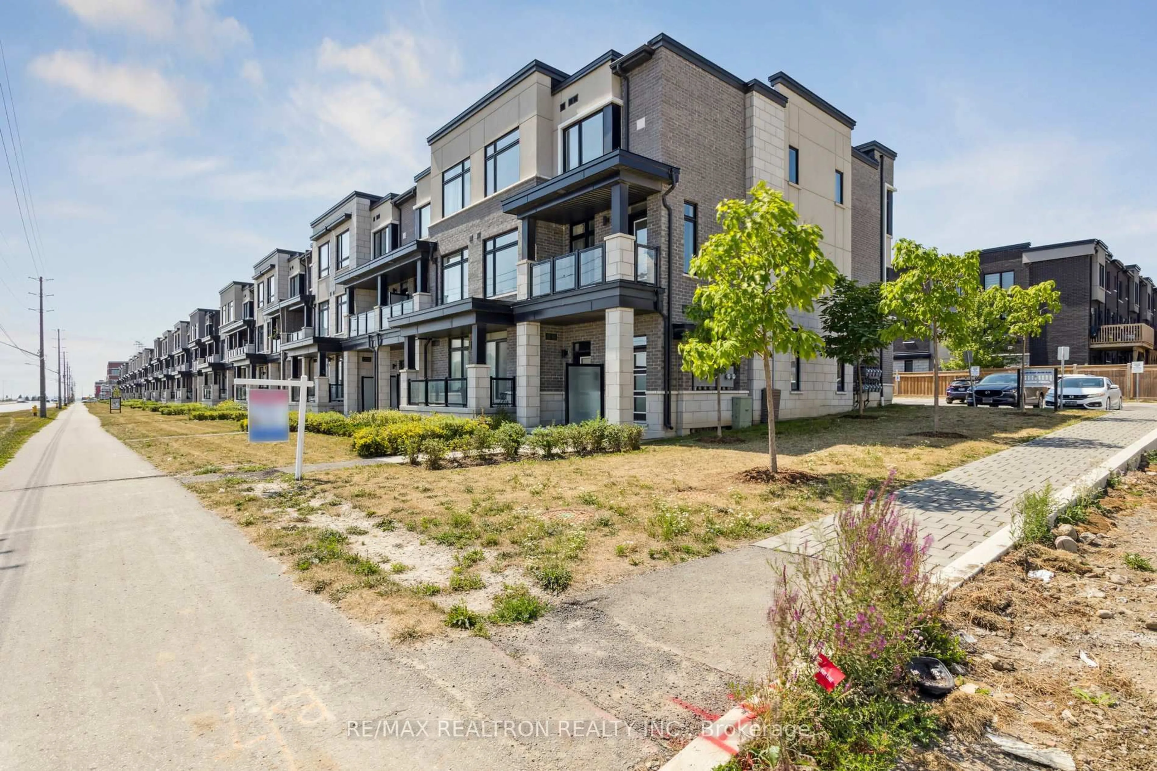 A pic from outside/outdoor area/front of a property/back of a property/a pic from drone, street for 2550 Castlegate Crossing #418, Pickering Ontario L1X 0H6