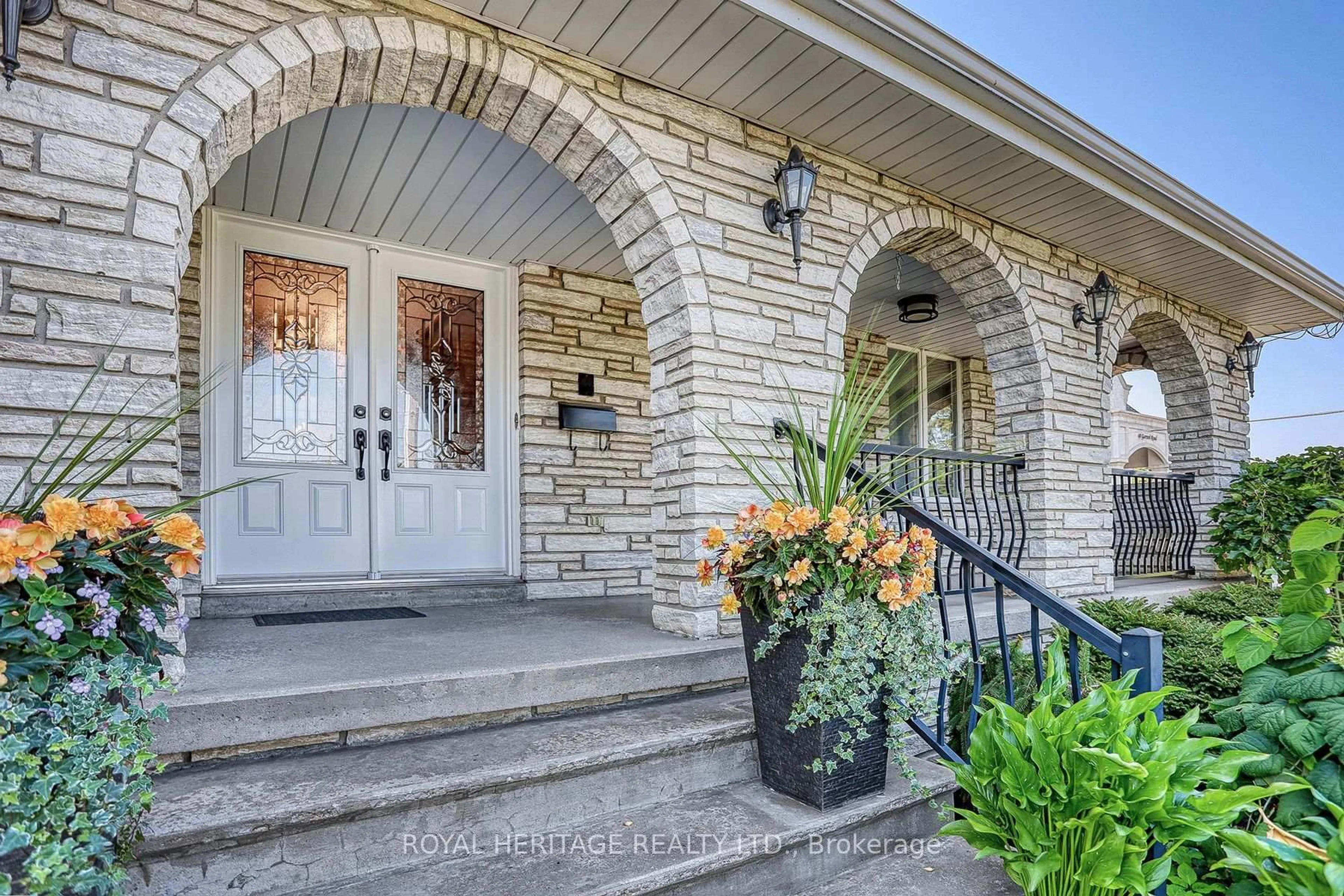 Indoor entryway for 46 Garrard Rd, Whitby Ontario L1N 3K5