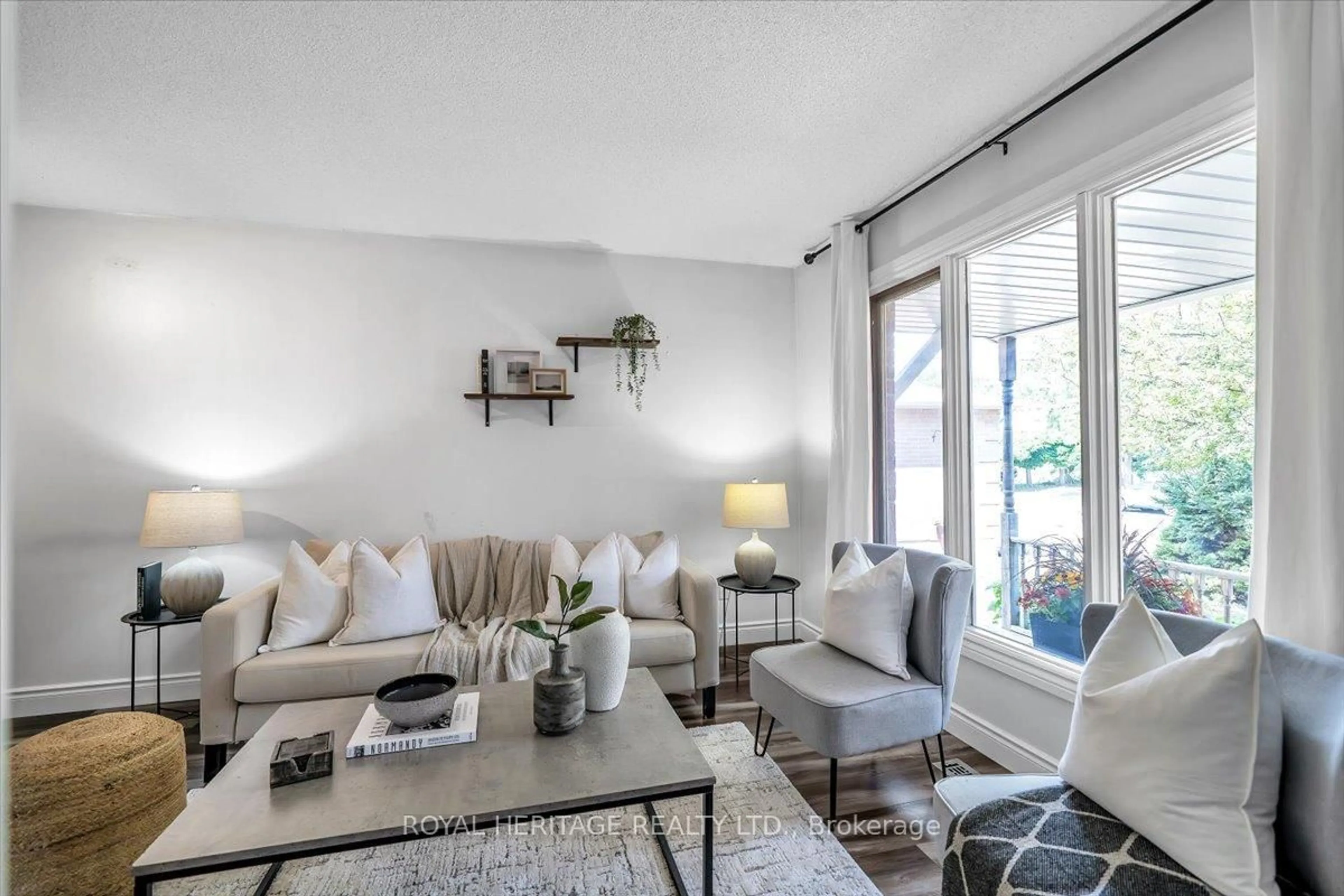 Living room with furniture, unknown for 47 Yorkville Dr, Clarington Ontario L1E 2A7