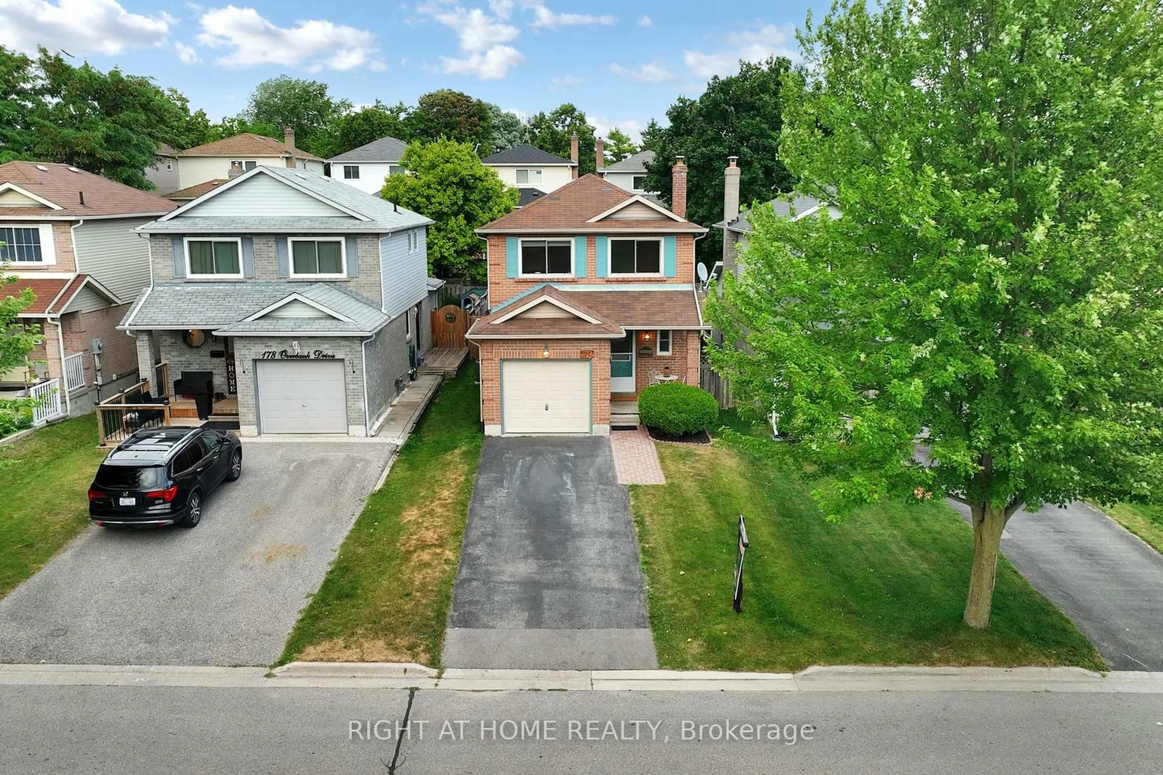 A pic from outside/outdoor area/front of a property/back of a property/a pic from drone, street for 174 Overbank Dr, Oshawa Ontario L1J 7Y5