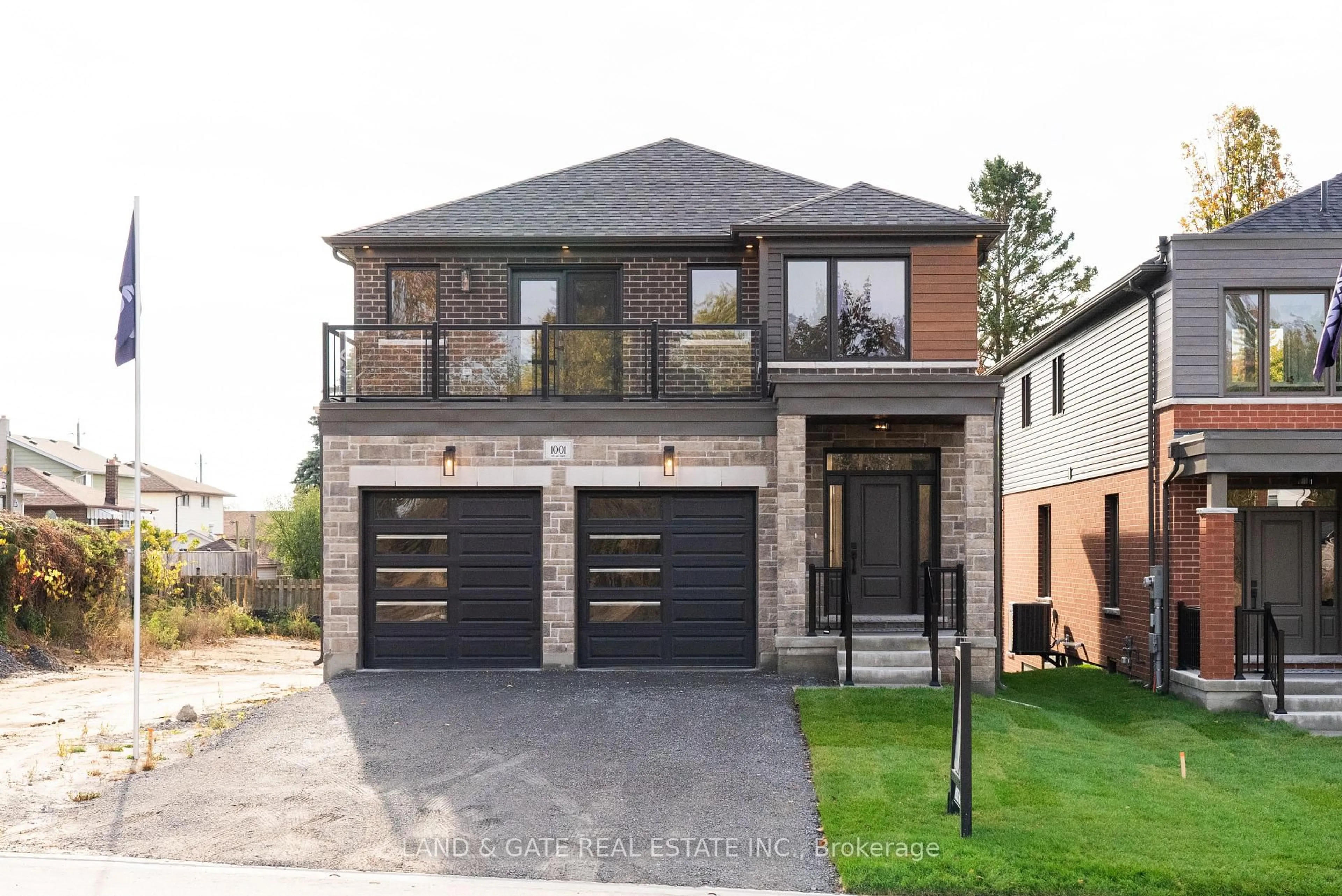 Home with brick exterior material, street for 985 Queensdale Ave, Oshawa Ontario L1H 1H4
