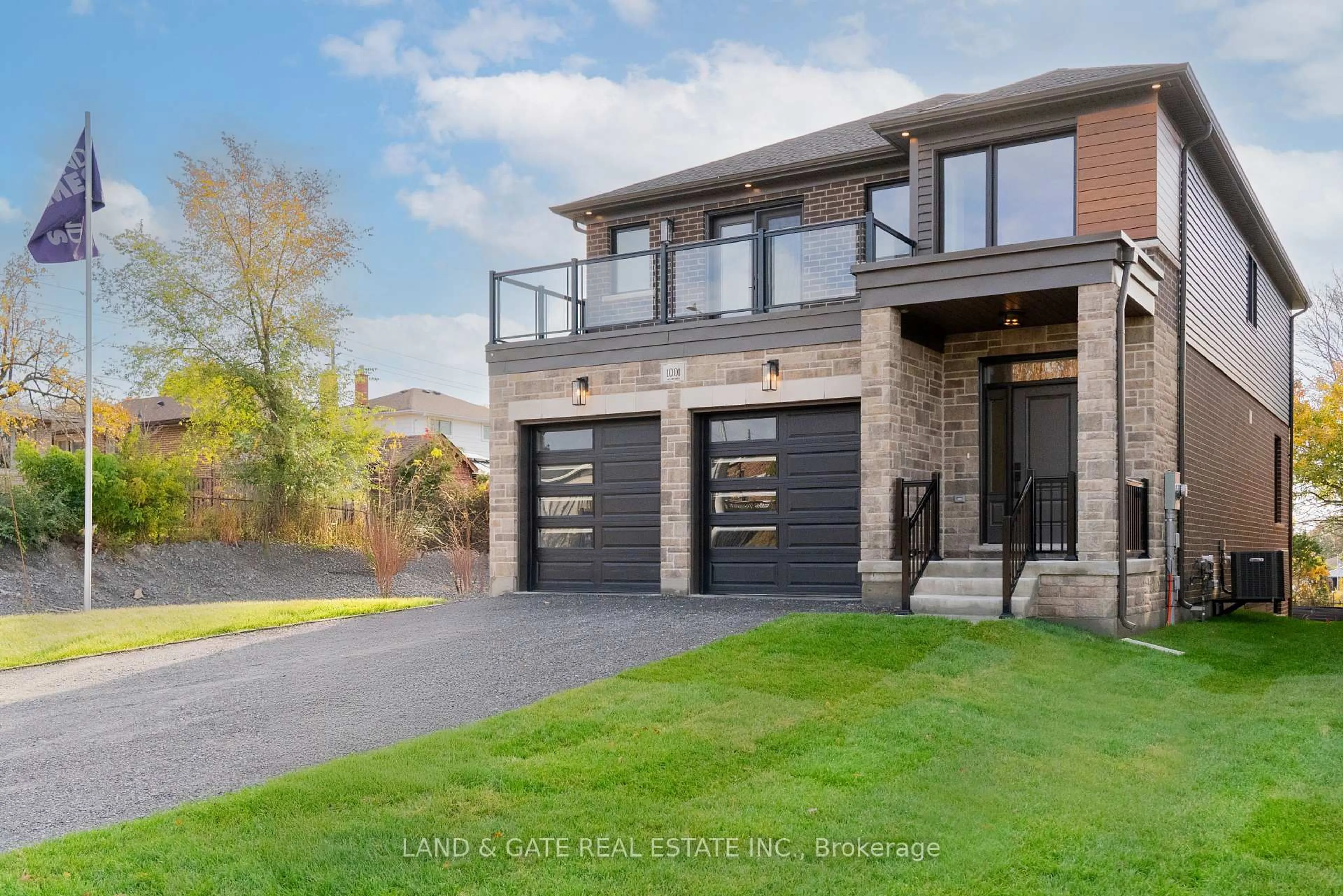 Home with brick exterior material, street for 985 Queensdale Ave, Oshawa Ontario L1H 1H4