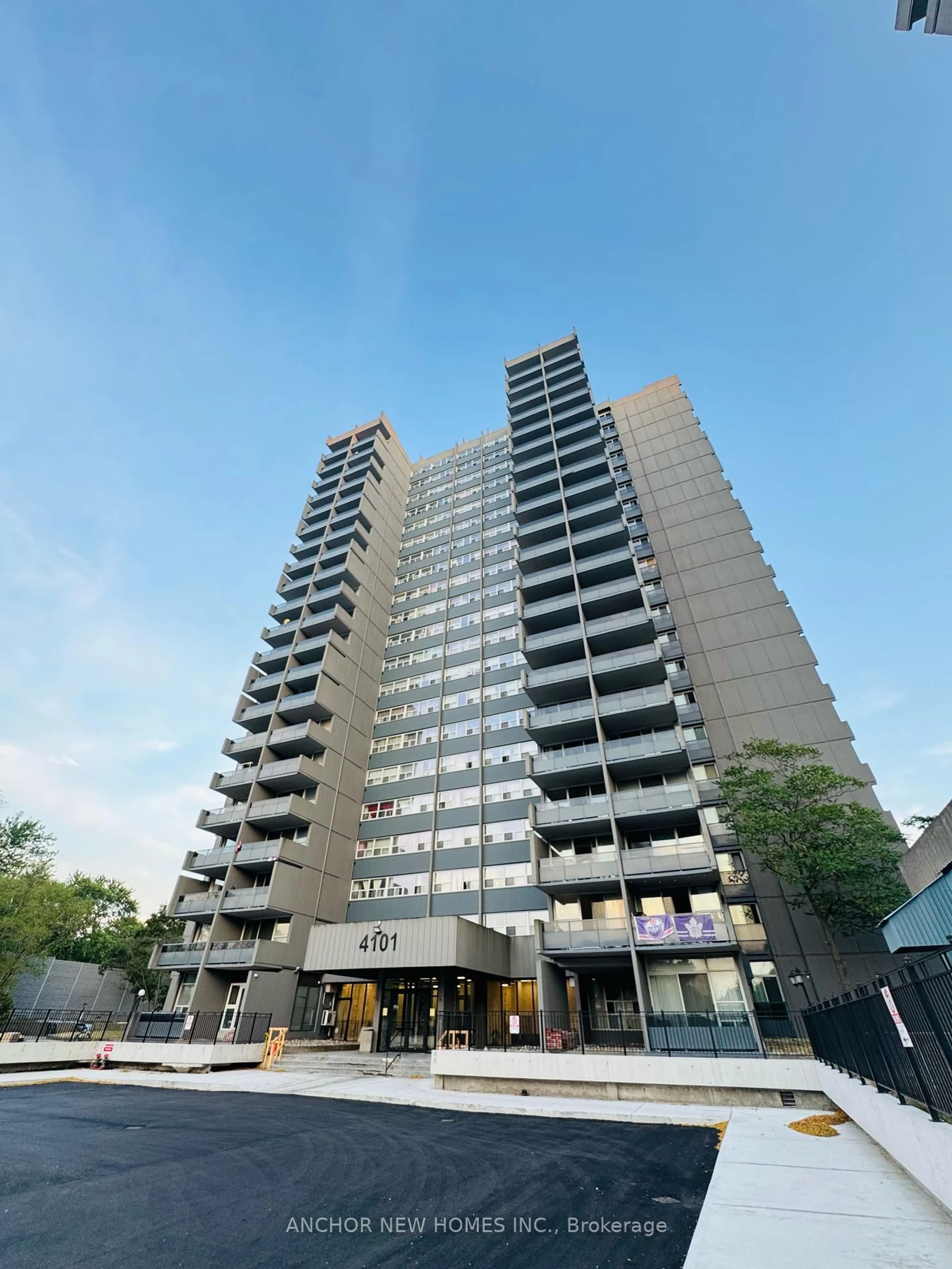 Indoor foyer for 4101 Sheppard Ave #704, Toronto Ontario M1S 3H3