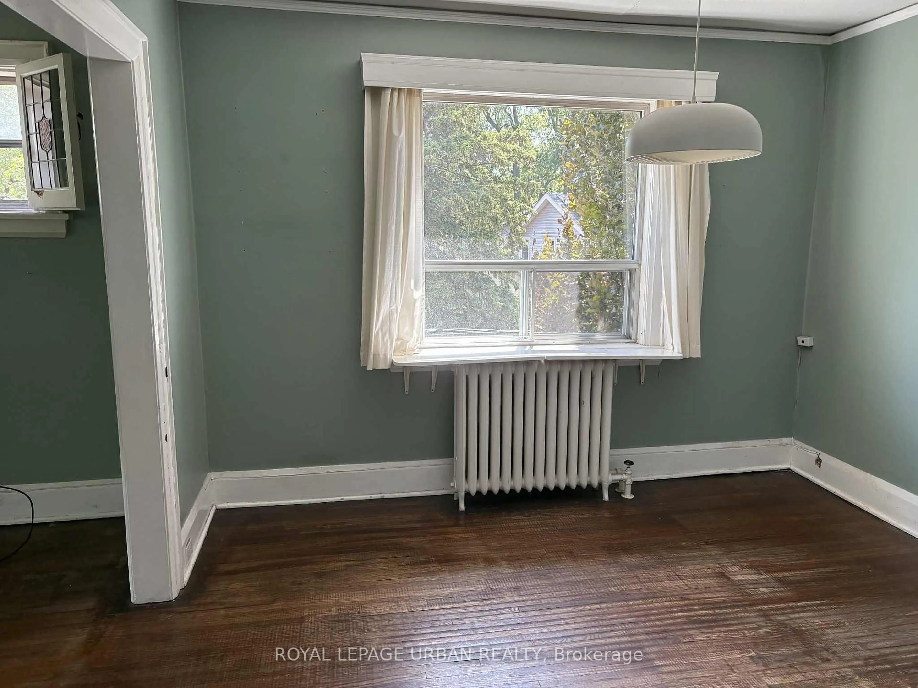 A pic of a room for 18 Edgewood Ave, Toronto Ontario M4L 3E6
