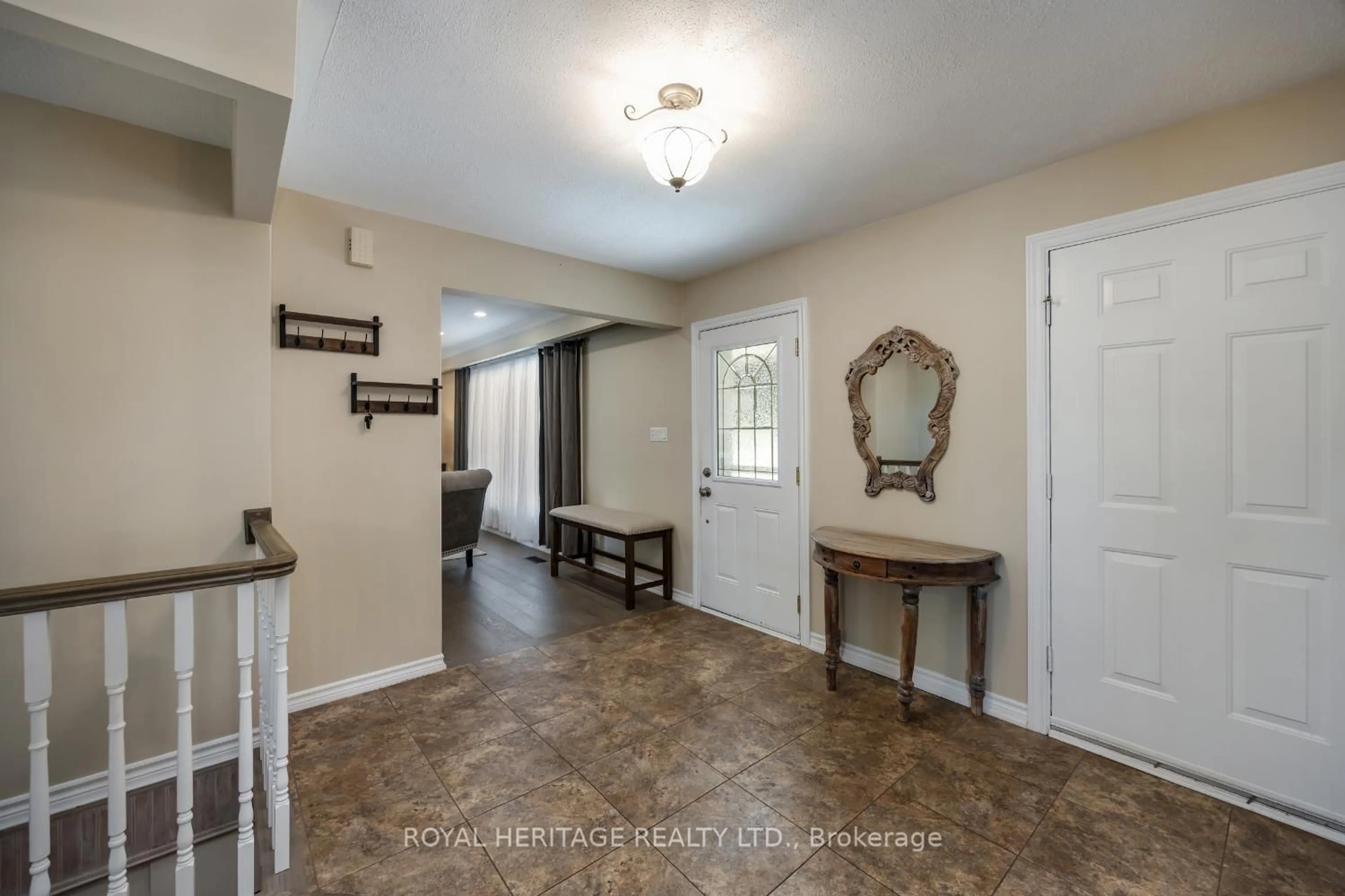 Indoor entryway for 2701 Darlington-Clarke Townline Rd, Clarington Ontario L0B 1M0