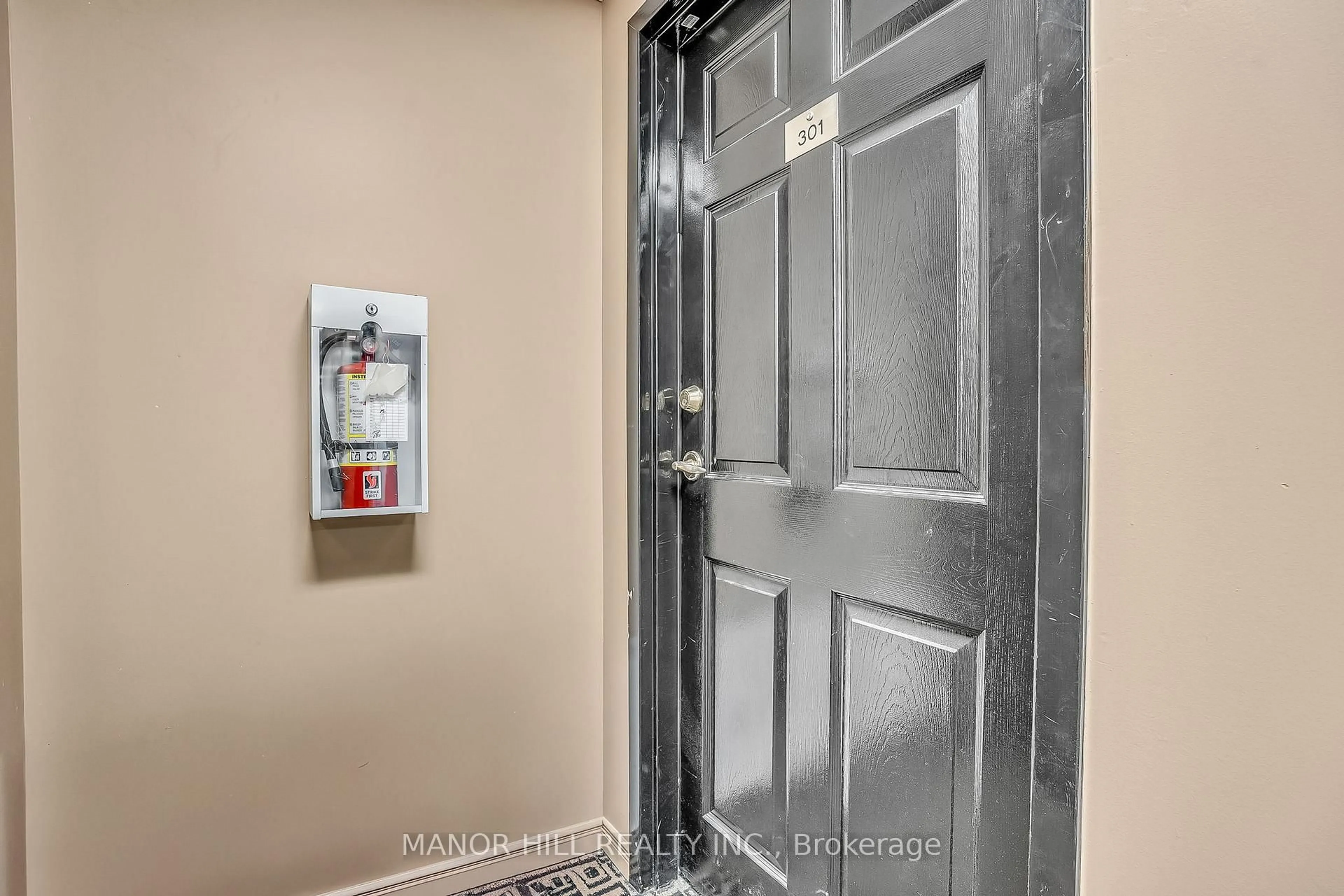 Indoor foyer for 2351 Kennedy Rd #301, Toronto Ontario M1T 3G9