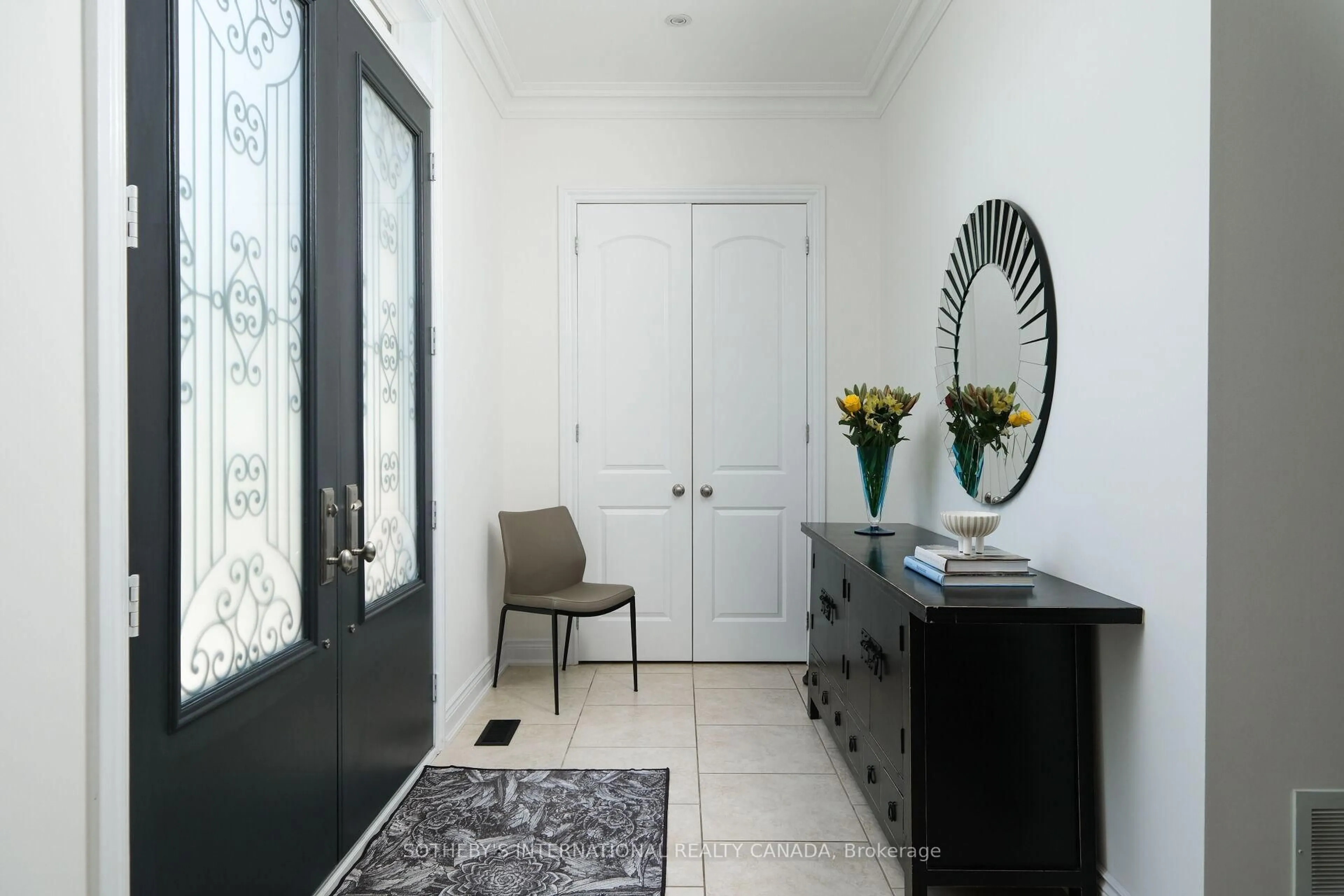 Indoor entryway for 1761 Woodview Ave, Pickering Ontario L1V 1L3